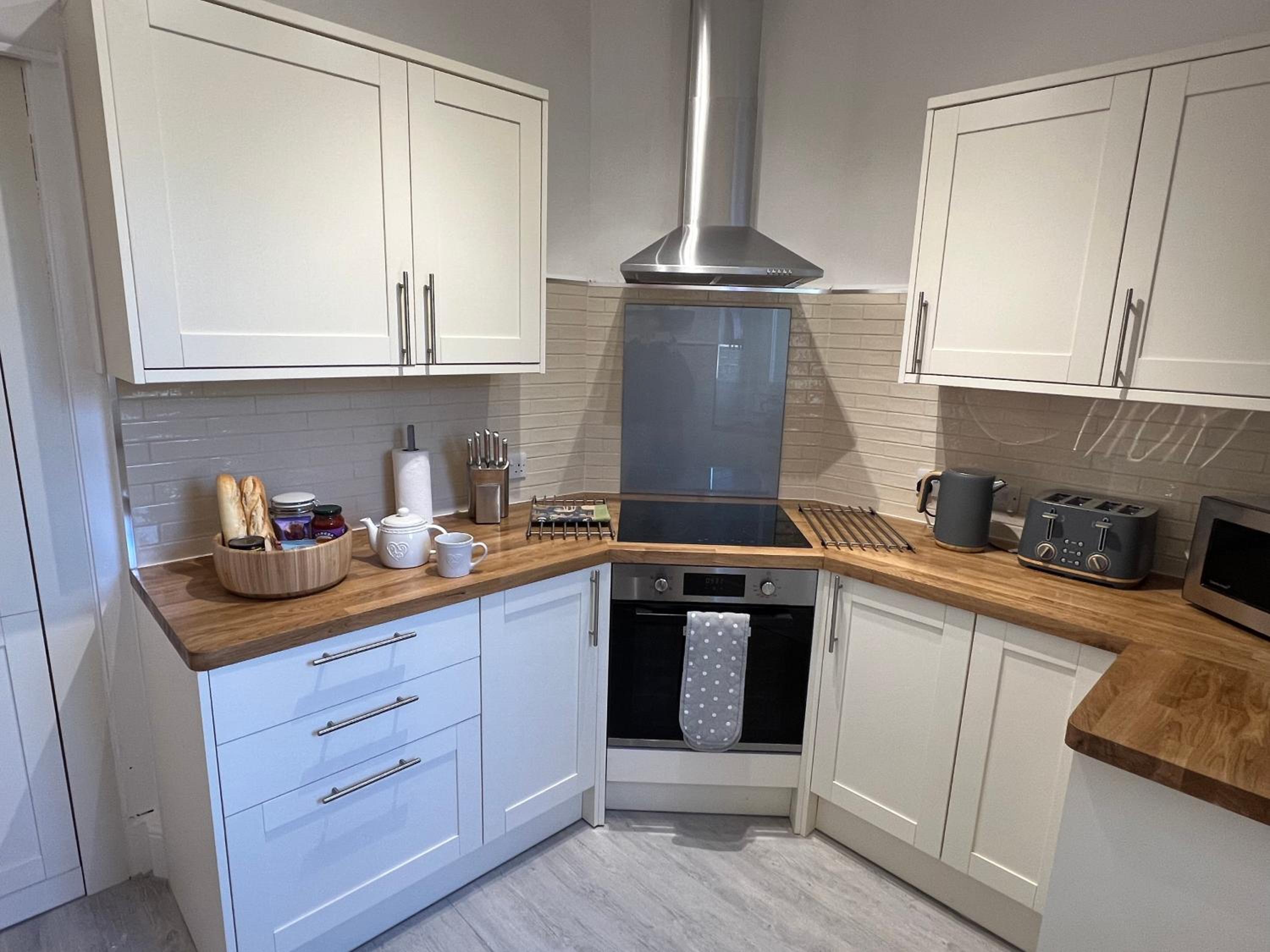 Large Three bed Two bathroom flat in Central Torquay