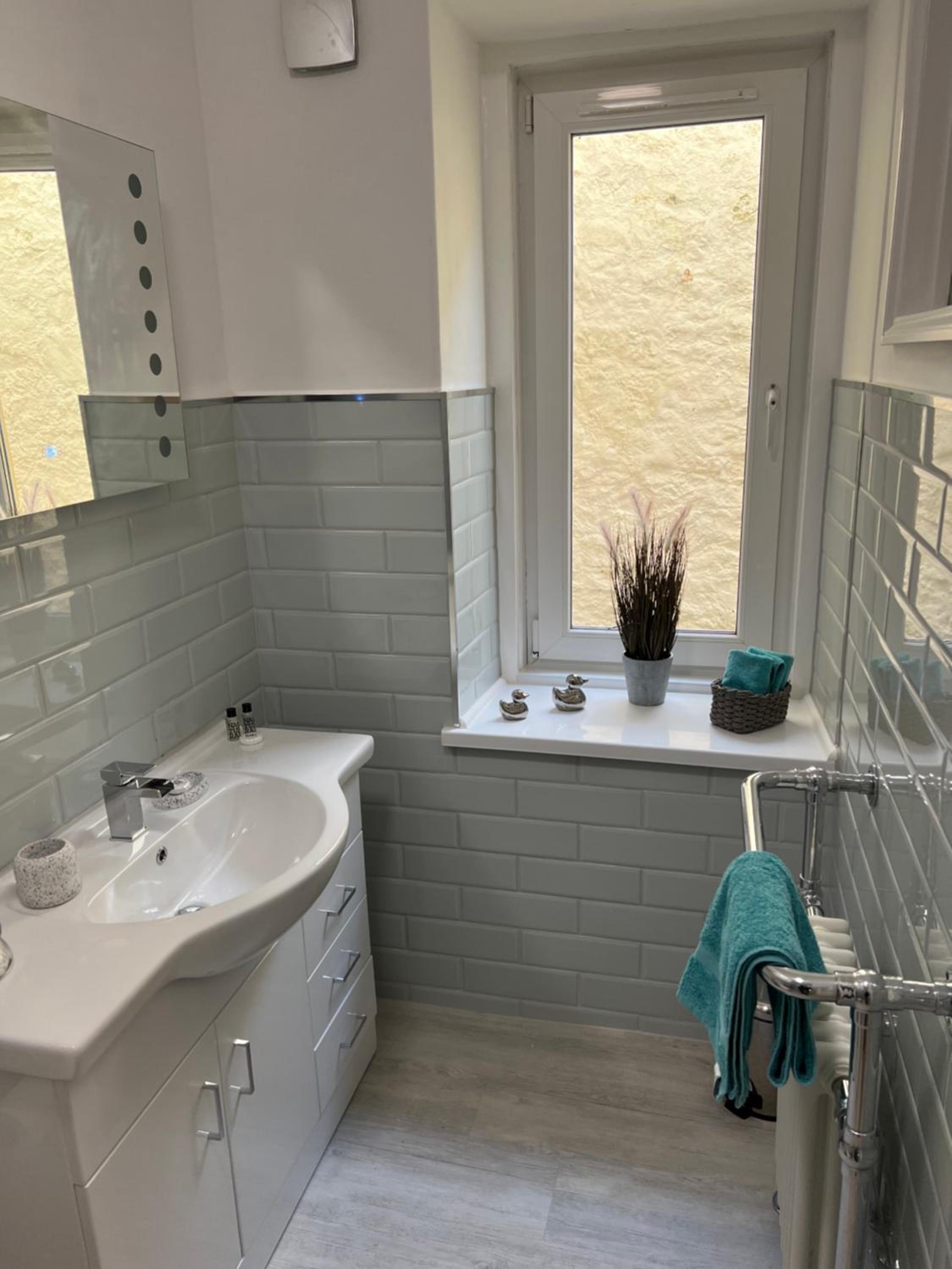 Large Three bed Two bathroom flat in Central Torquay