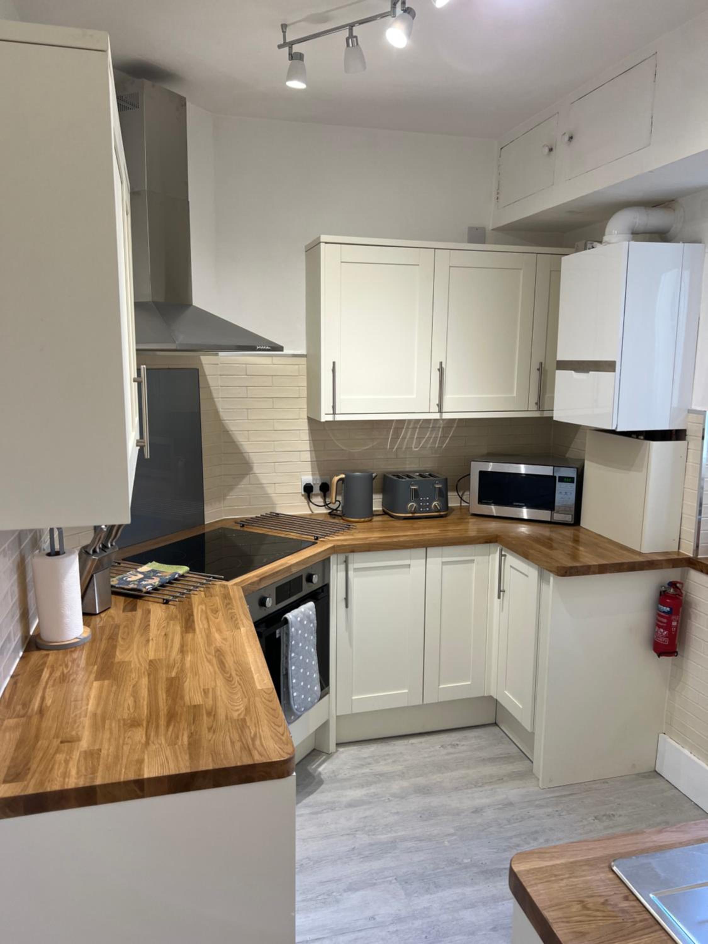 Large Three bed Two bathroom flat in Central Torquay