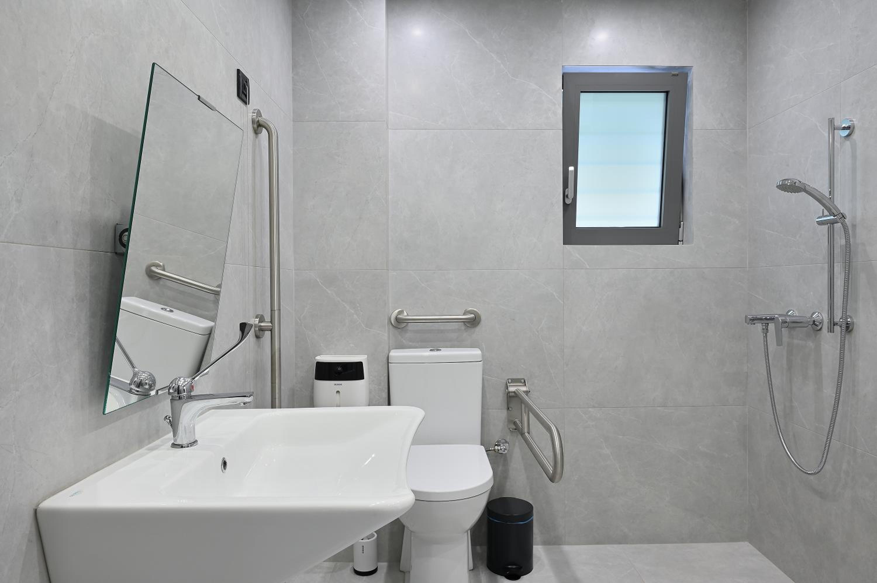 The Lop Athens Holidays Luxury Suites