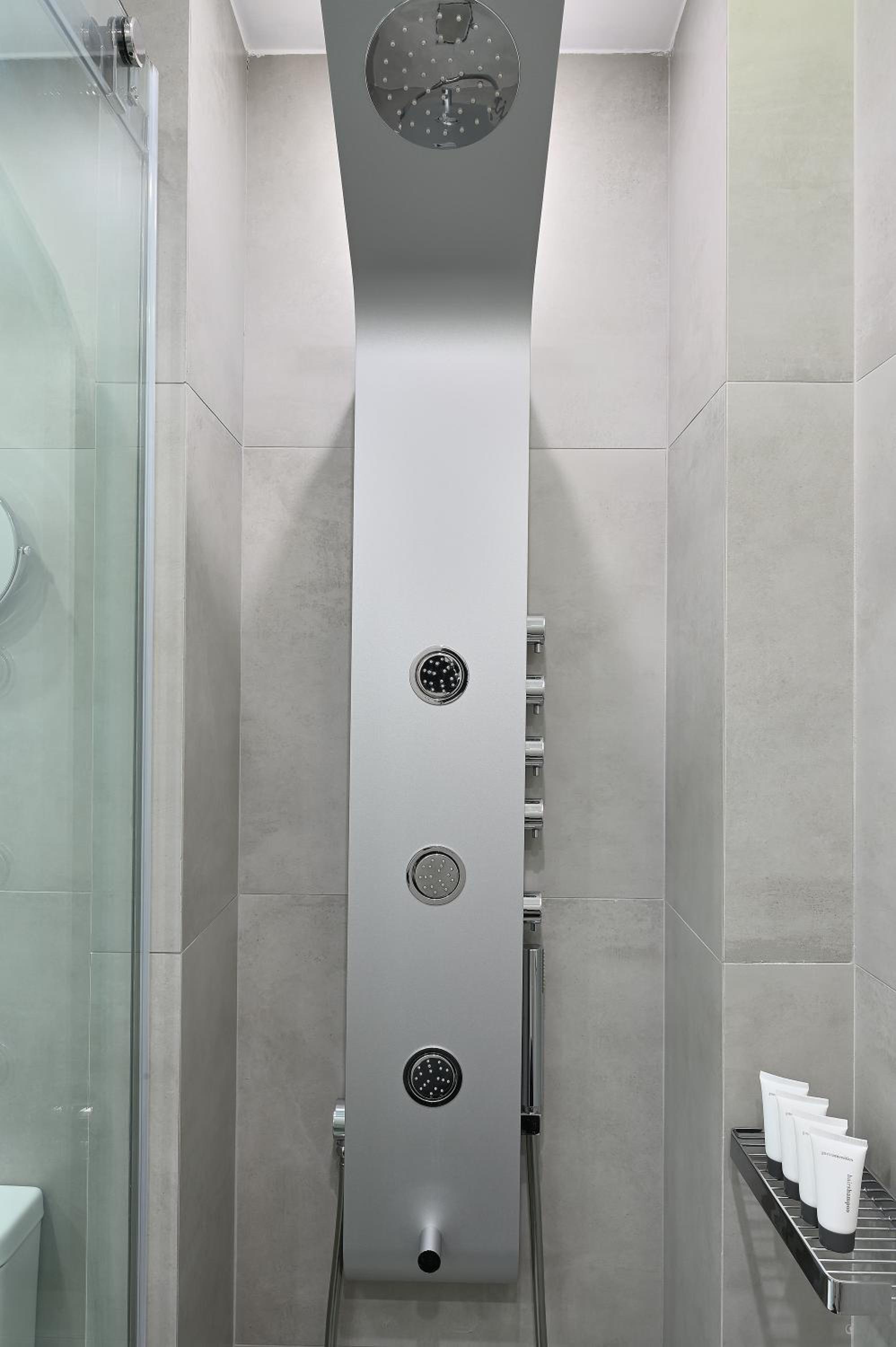The Lop Athens Holidays Luxury Suites
