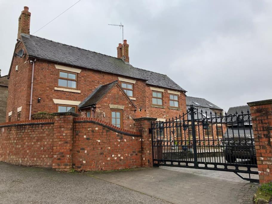 Woodbine Cottage-PART OF ALTON COTTAGES