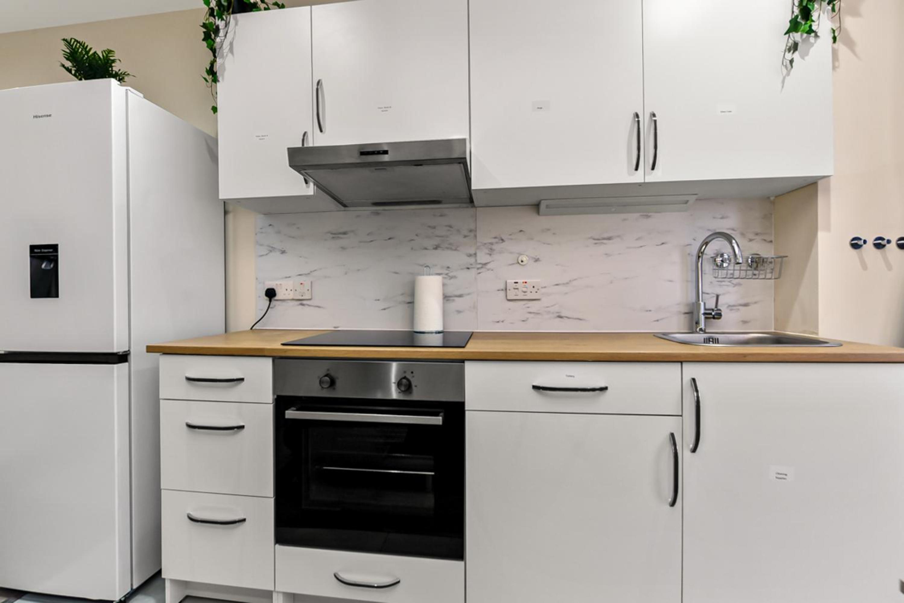 Near Canada Water, 2 Beds, Families, Overground
