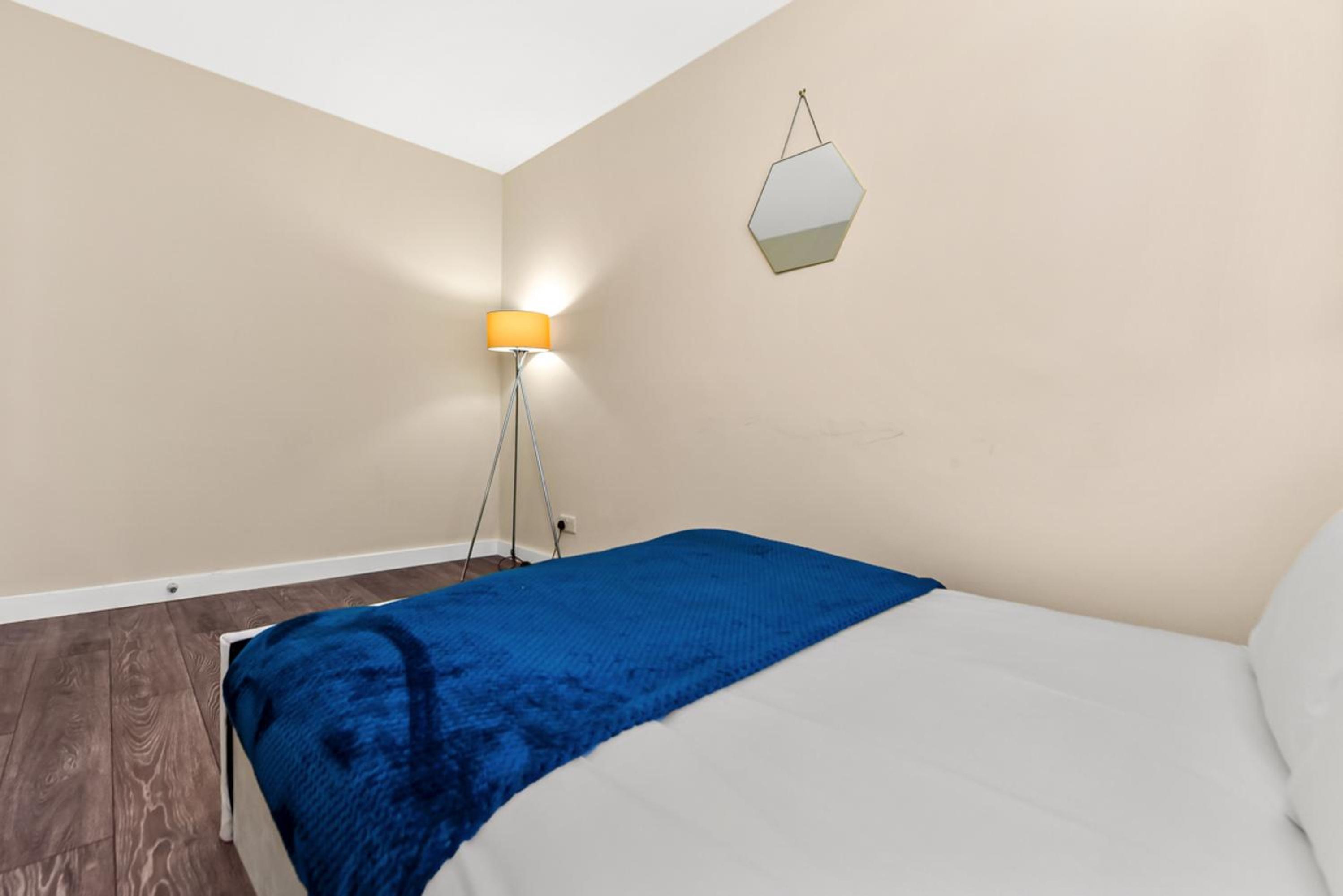 Near Canada Water, 2 Beds, Families, Overground