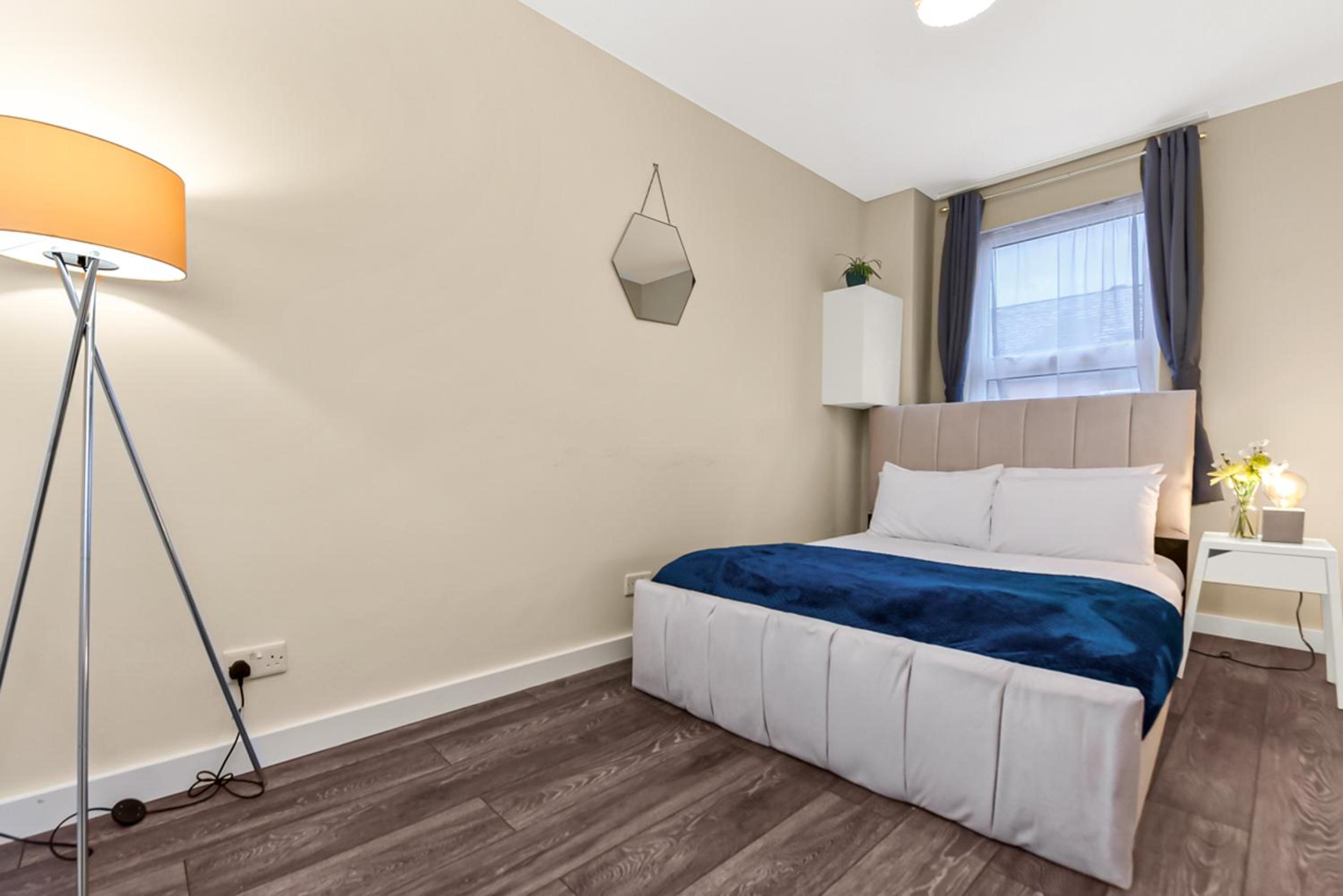 Near Canada Water, 2 Beds, Families, Overground
