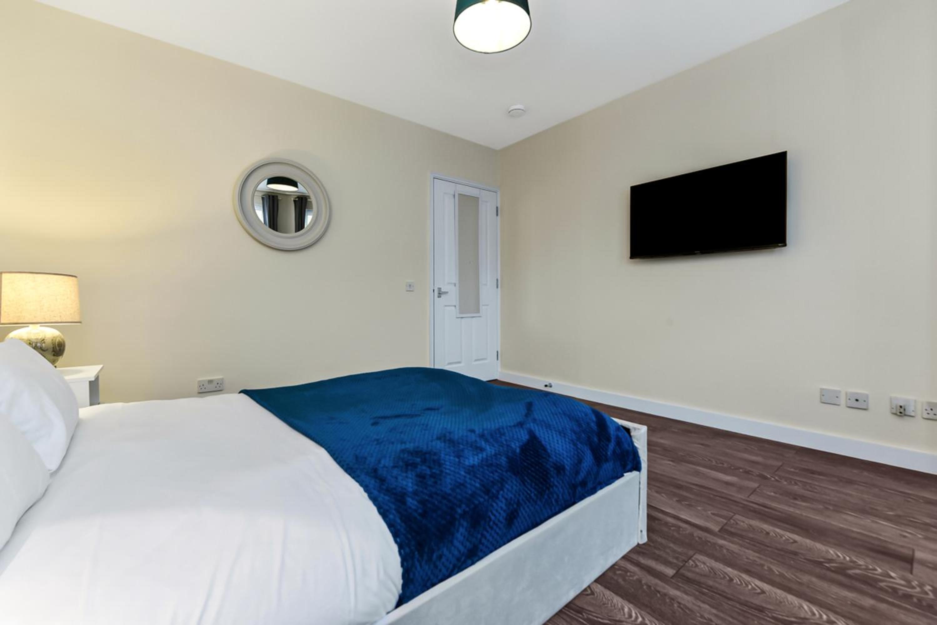 Near Canada Water, 2 Beds, Families, Overground