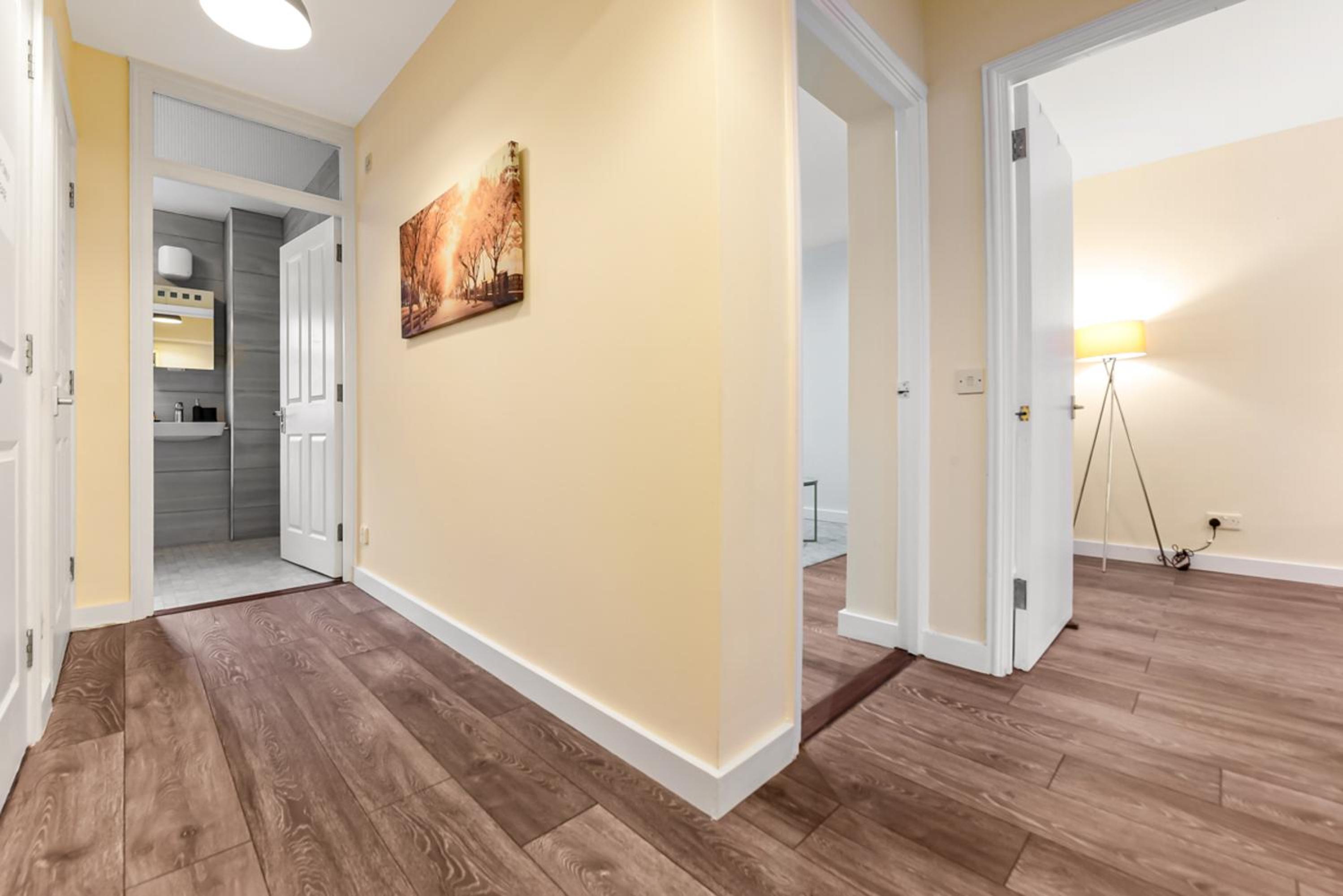 Near Canada Water, 2 Beds, Families, Overground