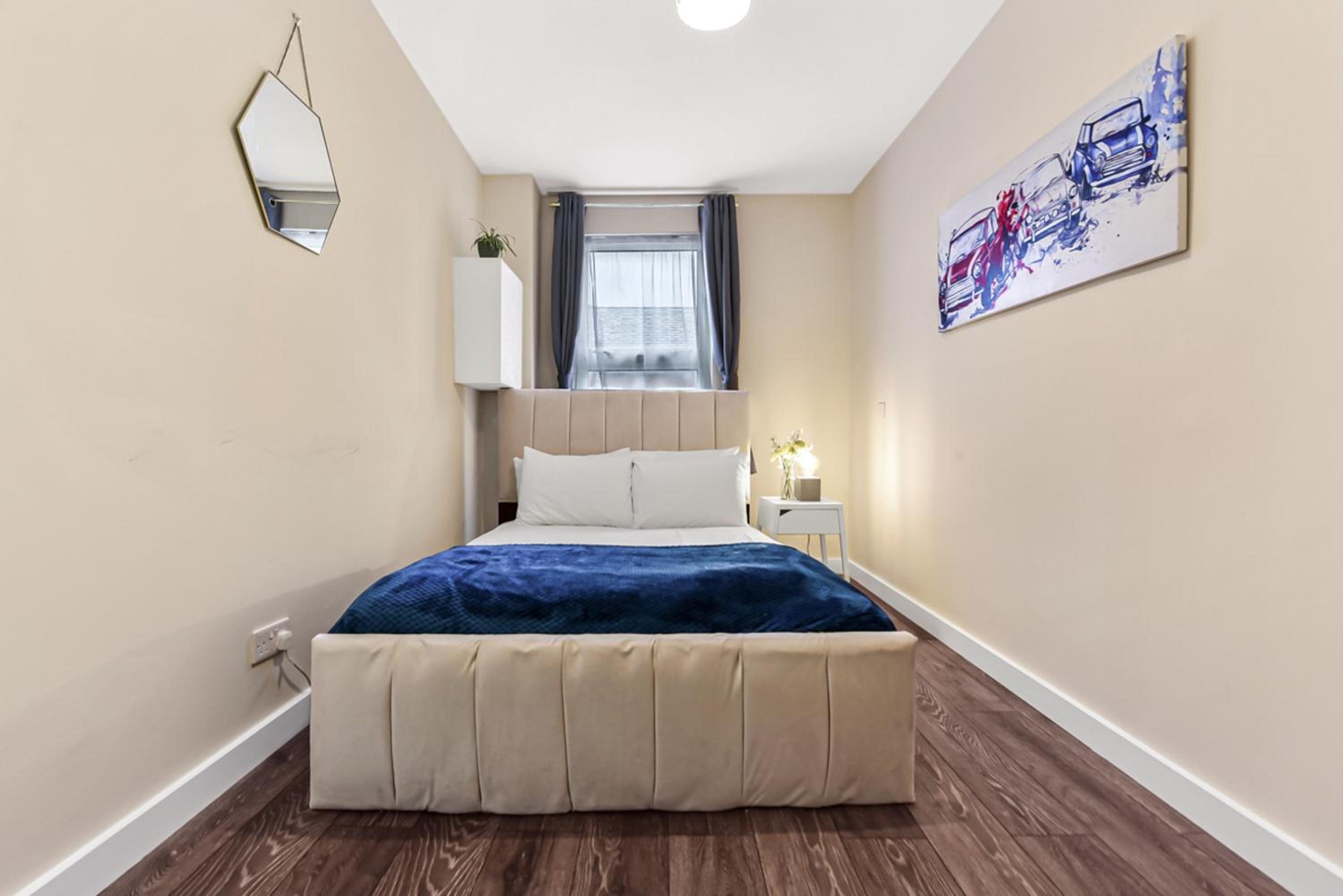 Near Canada Water, 2 Beds, Families, Overground