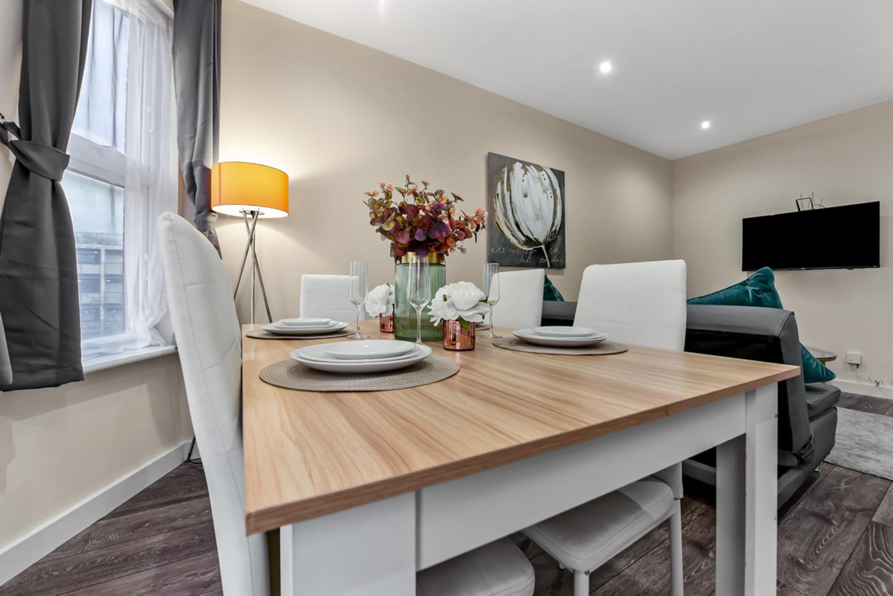 Near Canada Water, 2 Beds, Families, Overground