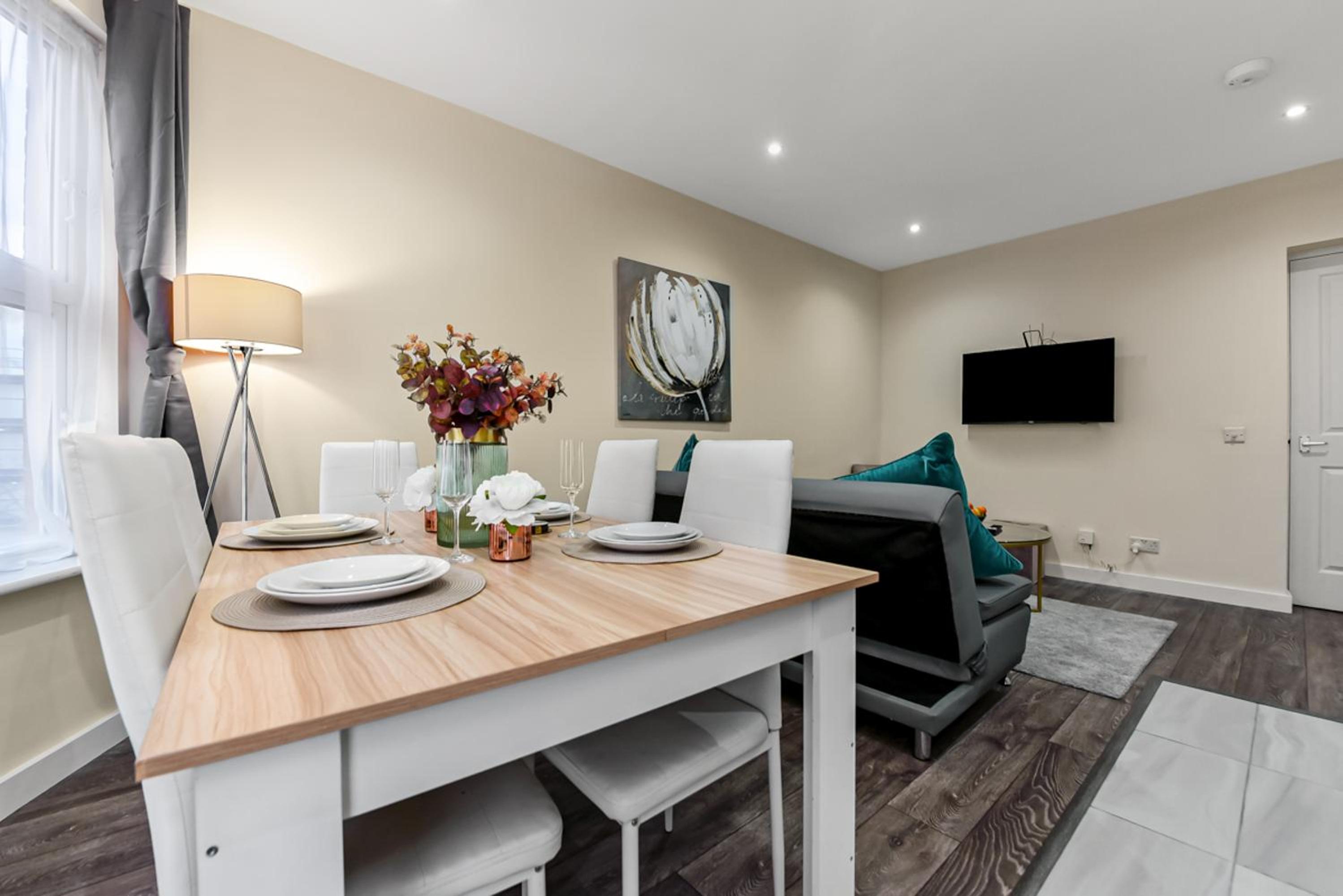 Near Canada Water, 2 Beds, Families, Overground