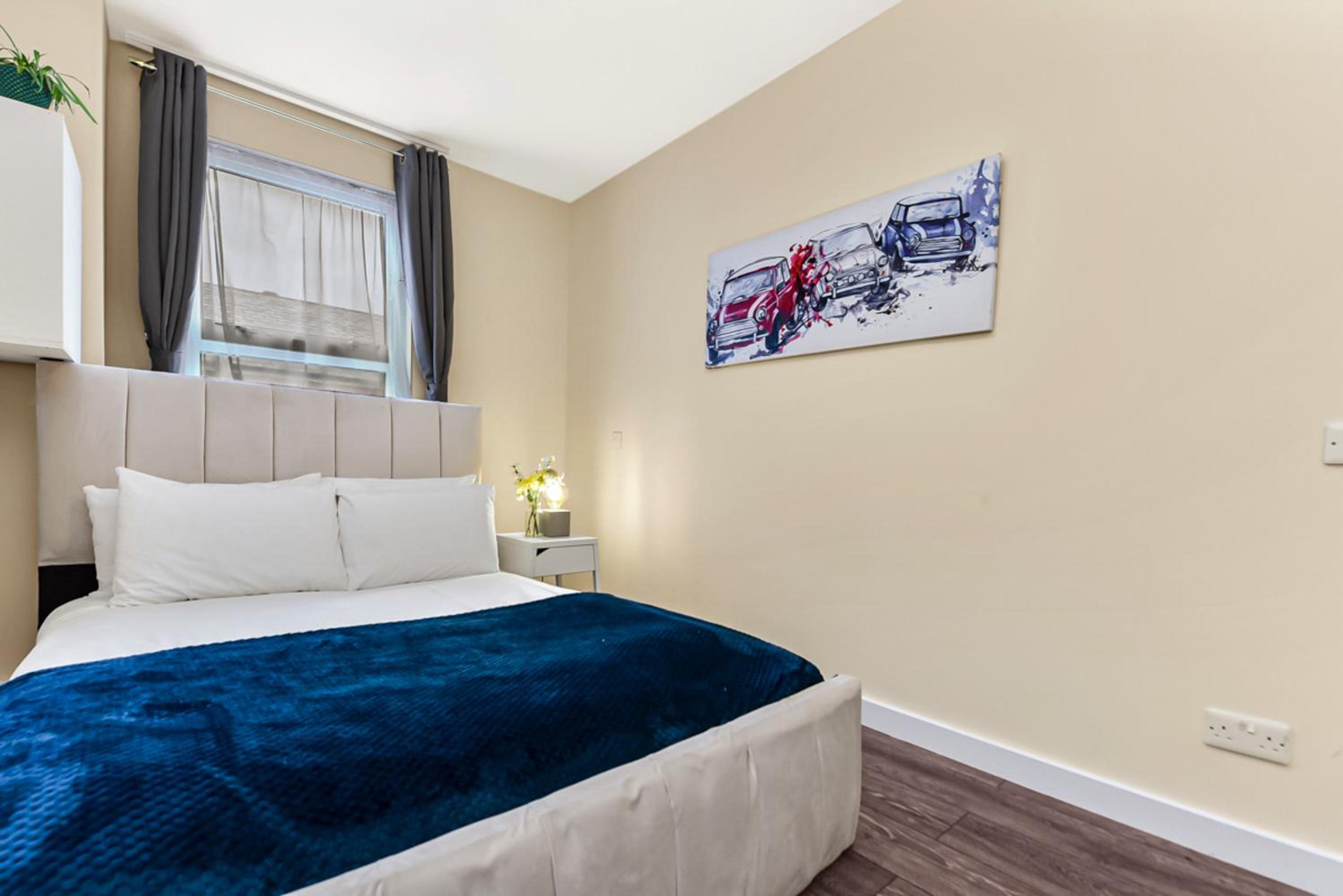 Near Canada Water, 2 Beds, Families, Overground