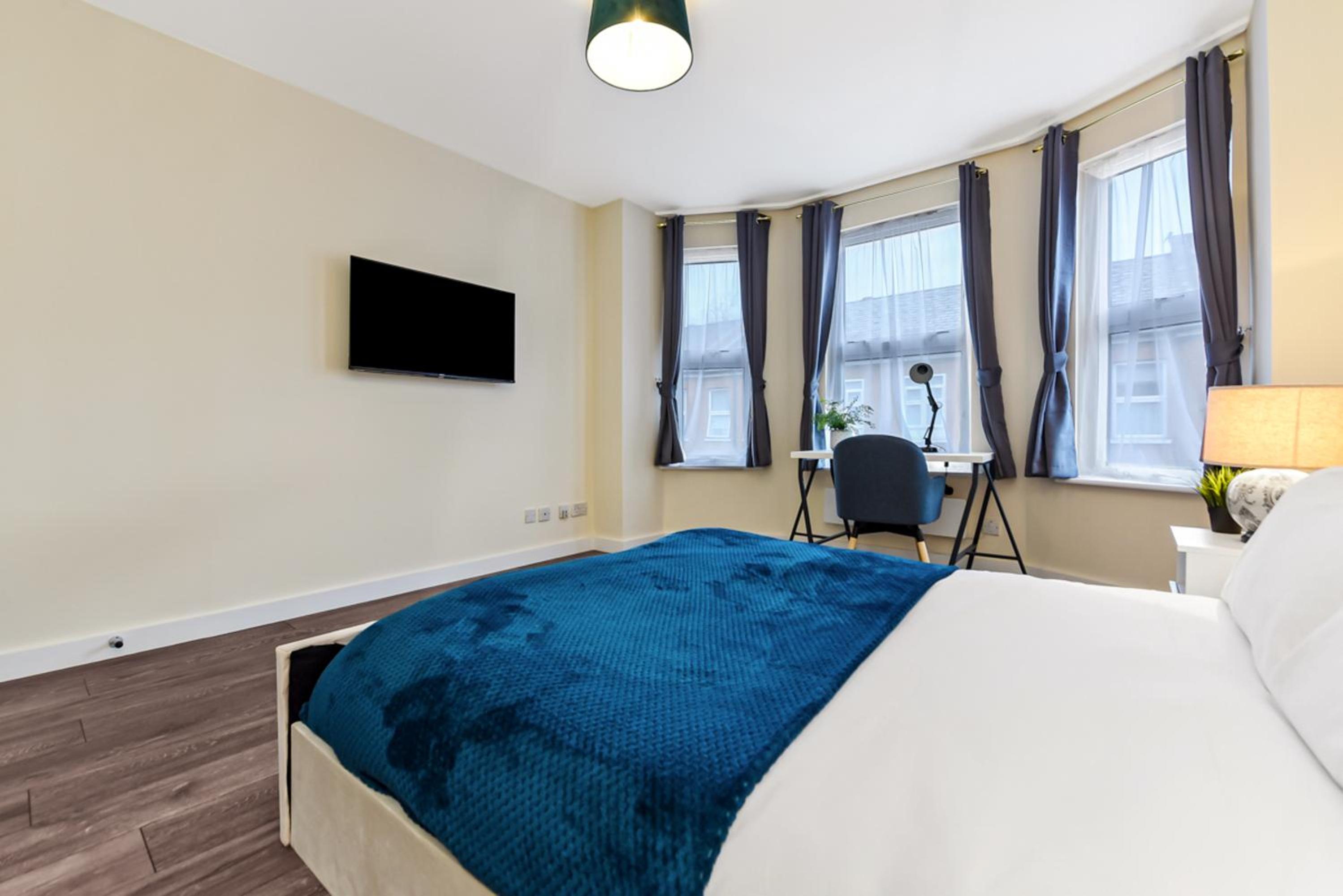 Near Canada Water, 2 Beds, Families, Overground