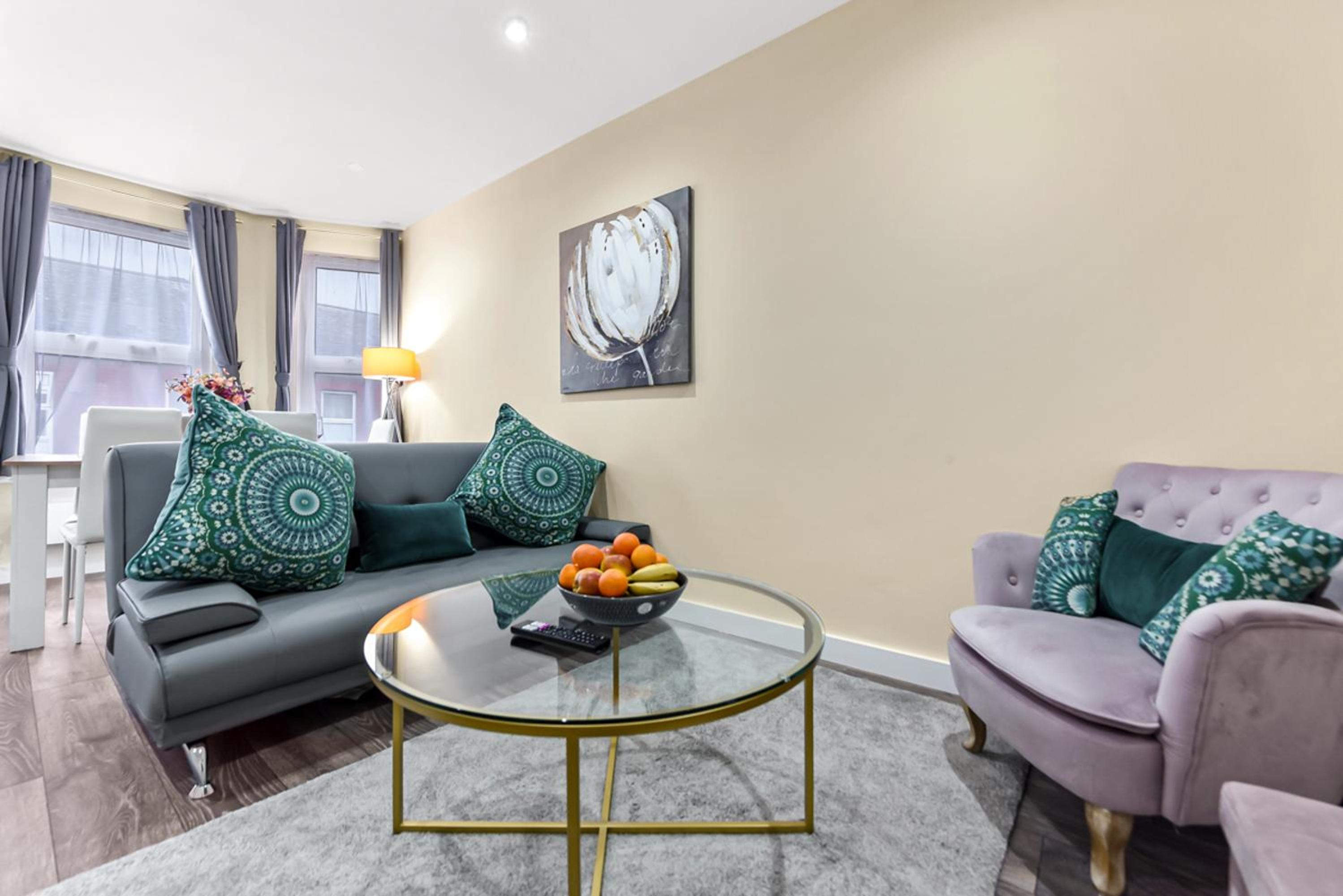 Near Canada Water, 2 Beds, Families, Overground