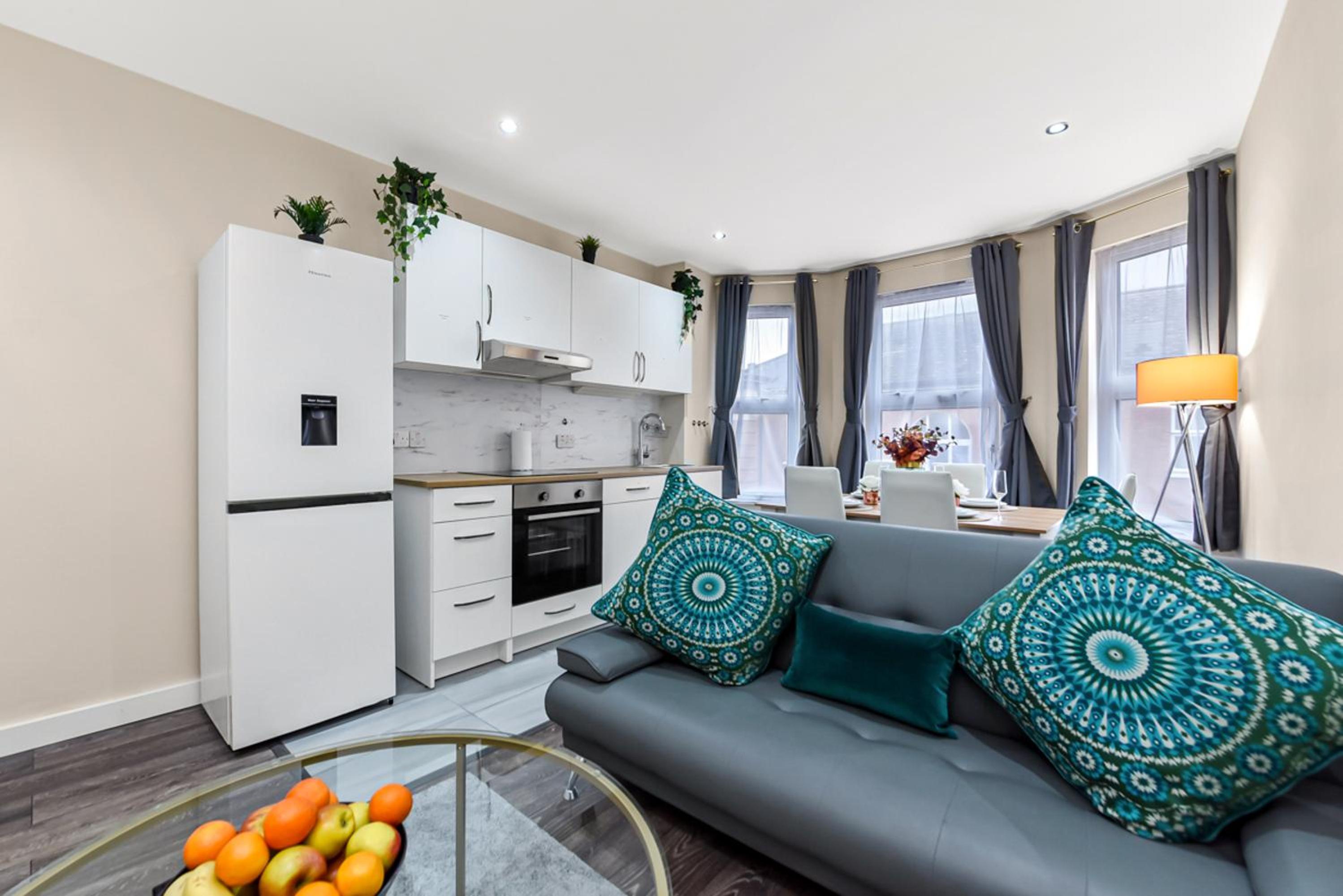 Near Canada Water, 2 Beds, Families, Overground
