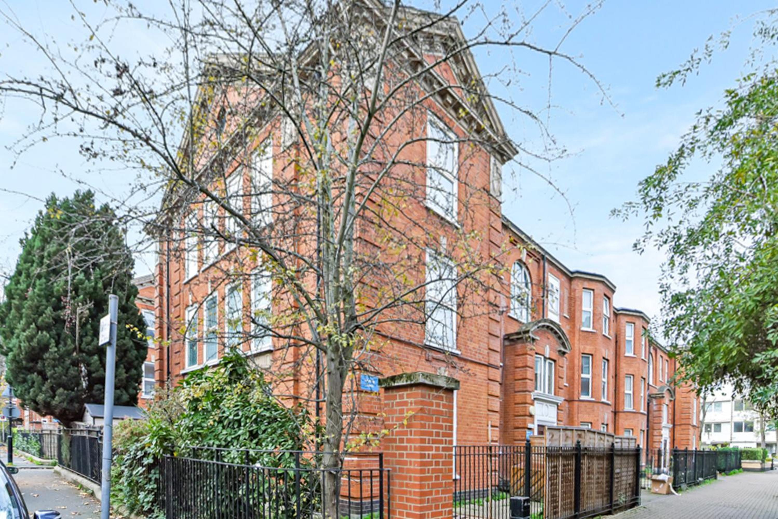 Near Canada Water, 2 Beds, Families, Overground