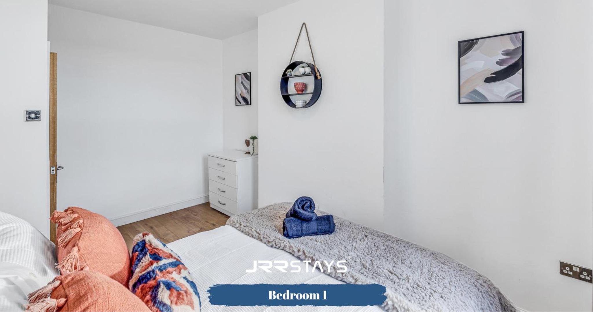 Cardiff Stylish 2 Bedroom Sleeps 6 Wi-Fi - JRR Stays view 5