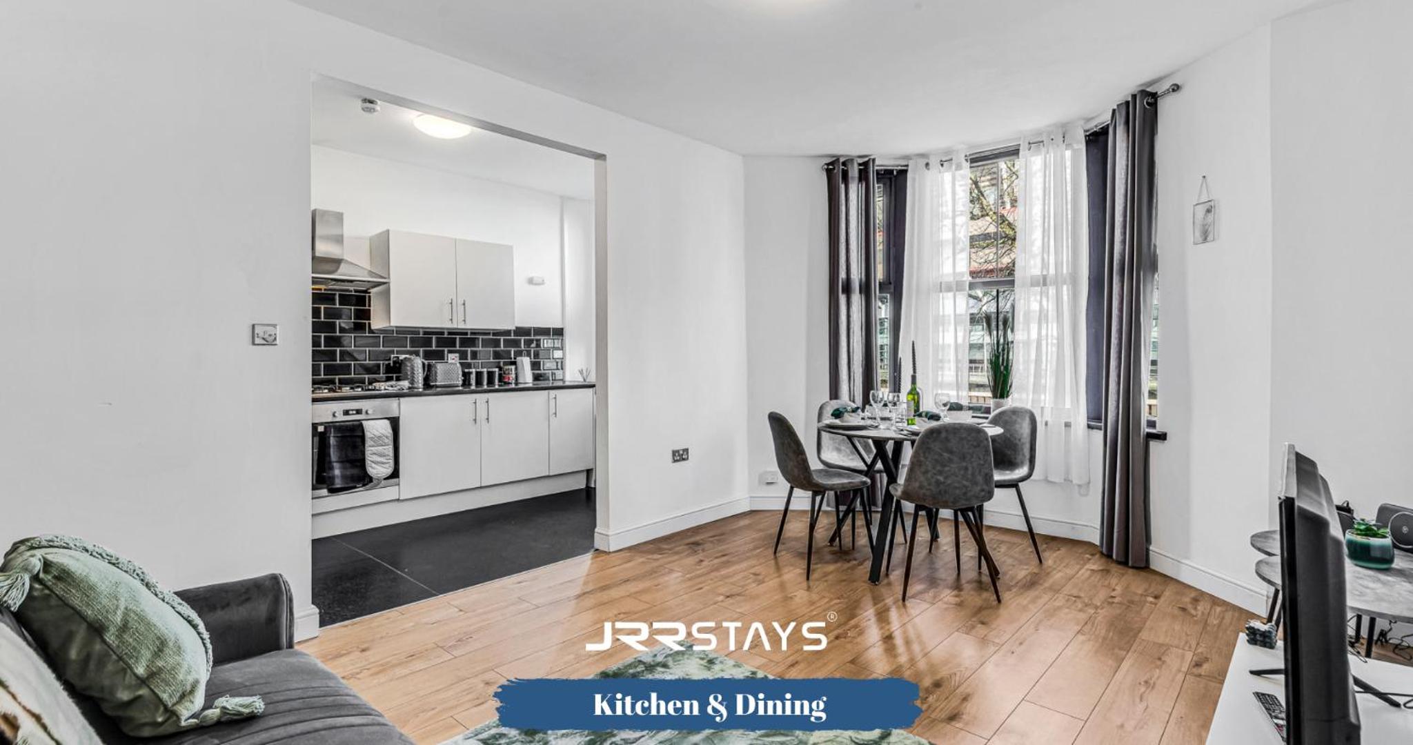 Cardiff Stylish 2 Bedroom Sleeps 6 Wi-Fi - JRR Stays view 2
