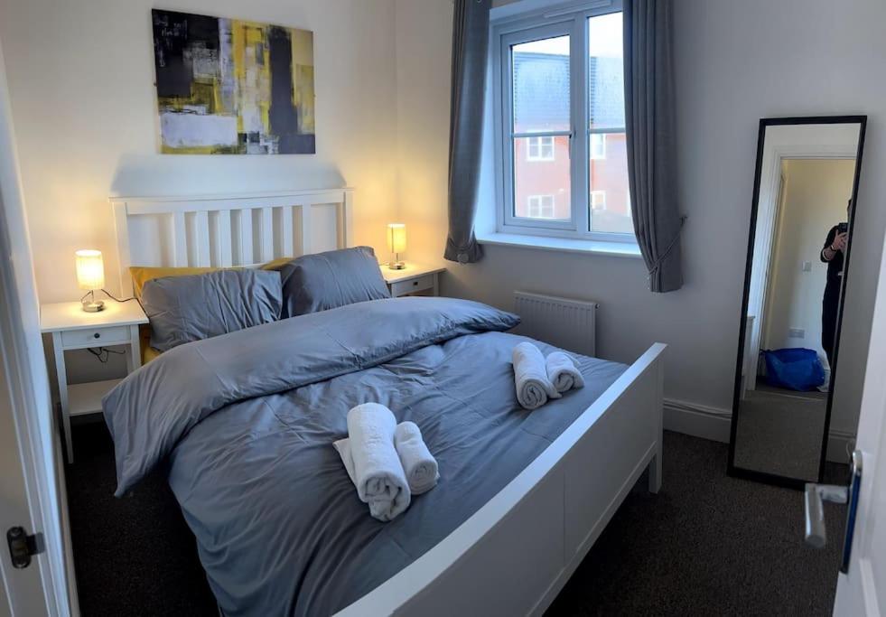 Spacious 3BR House Parking Garden Sleeps 6 view 3