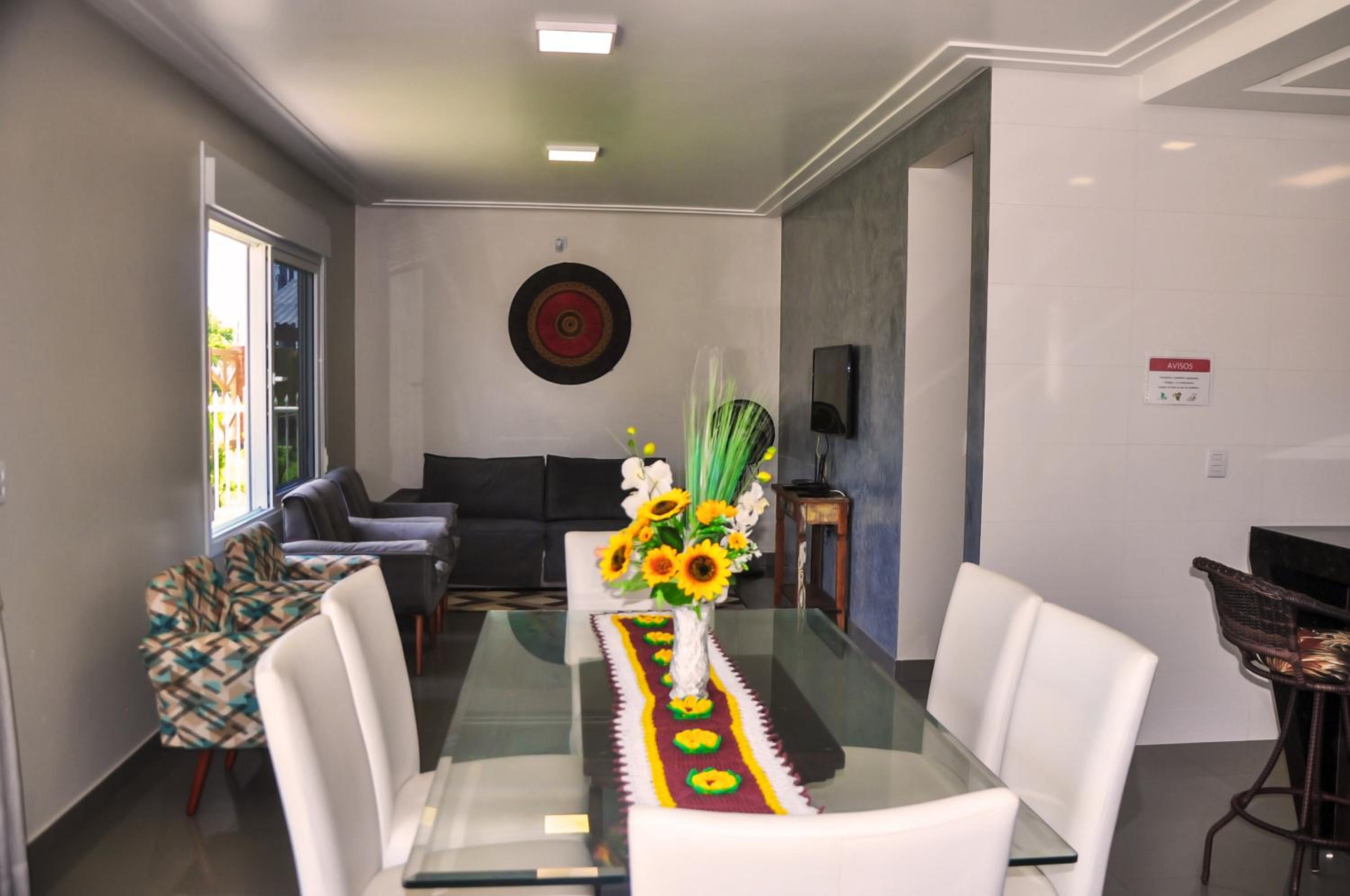 Casa Com Três Dormitórios Pertinho Do Mar Em Capão Da Canoa