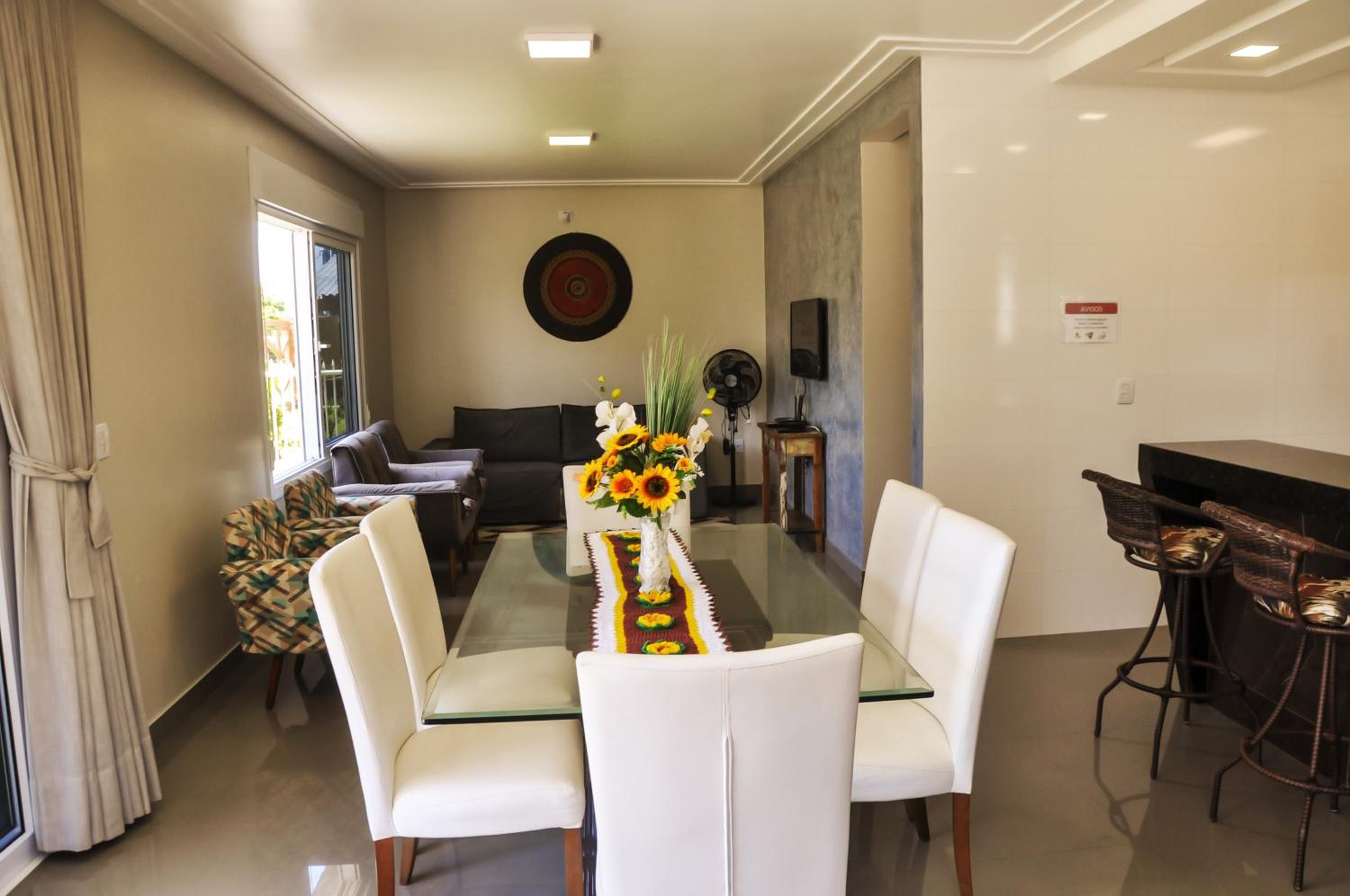 Casa Com Três Dormitórios Pertinho Do Mar Em Capão Da Canoa