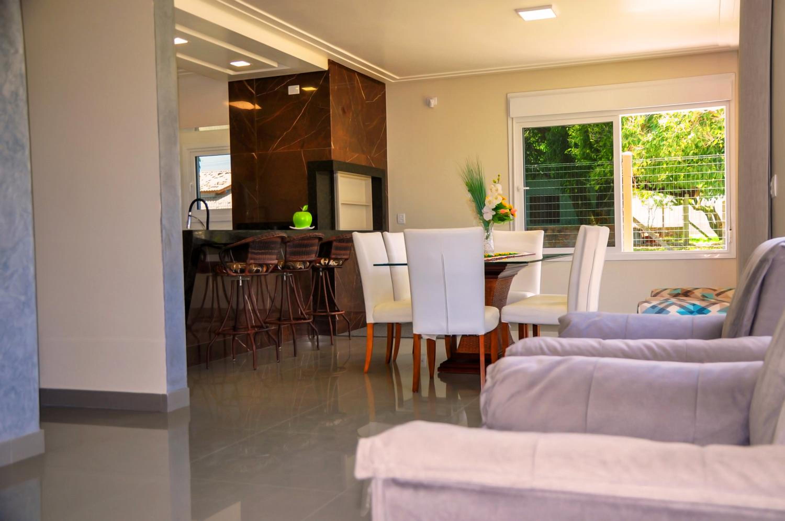 Casa Com Três Dormitórios Pertinho Do Mar Em Capão Da Canoa