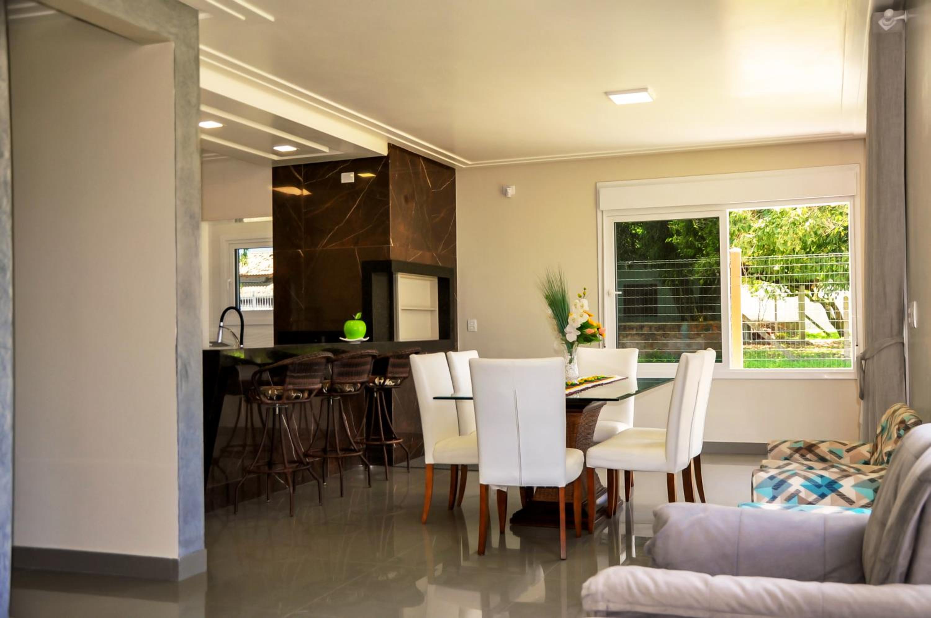 Casa Com Três Dormitórios Pertinho Do Mar Em Capão Da Canoa