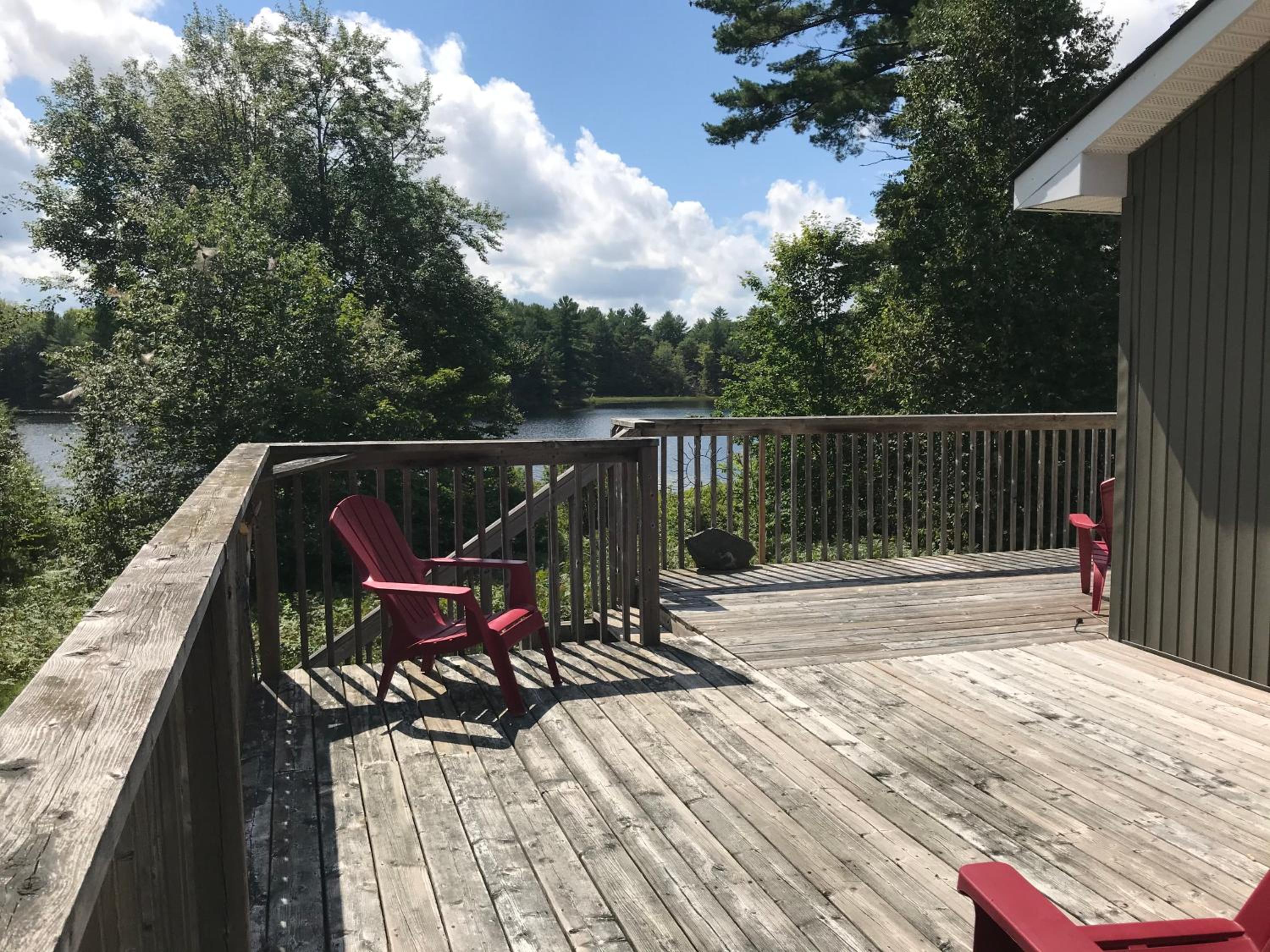 Perfect 3 bedroom waterfront muskoka cottage