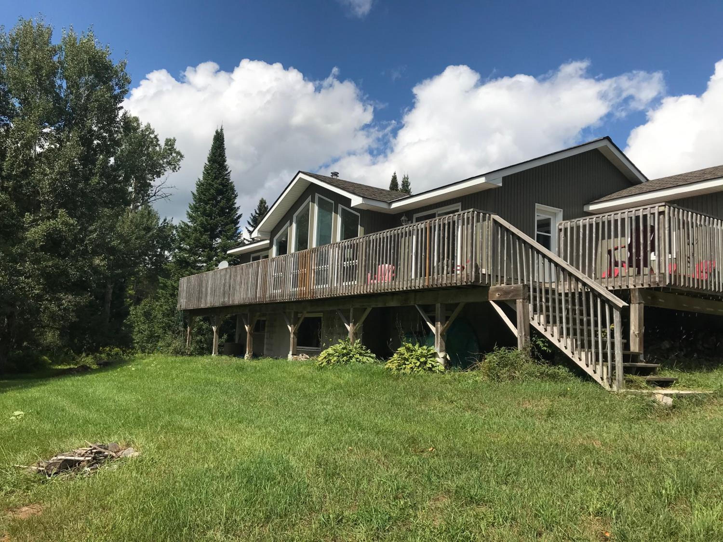 Perfect 3 bedroom waterfront muskoka cottage