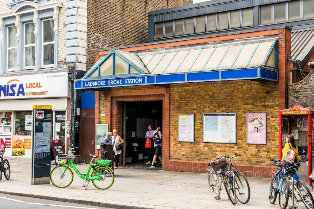 2-bed 2-bath flat around the corner from Portobello Market