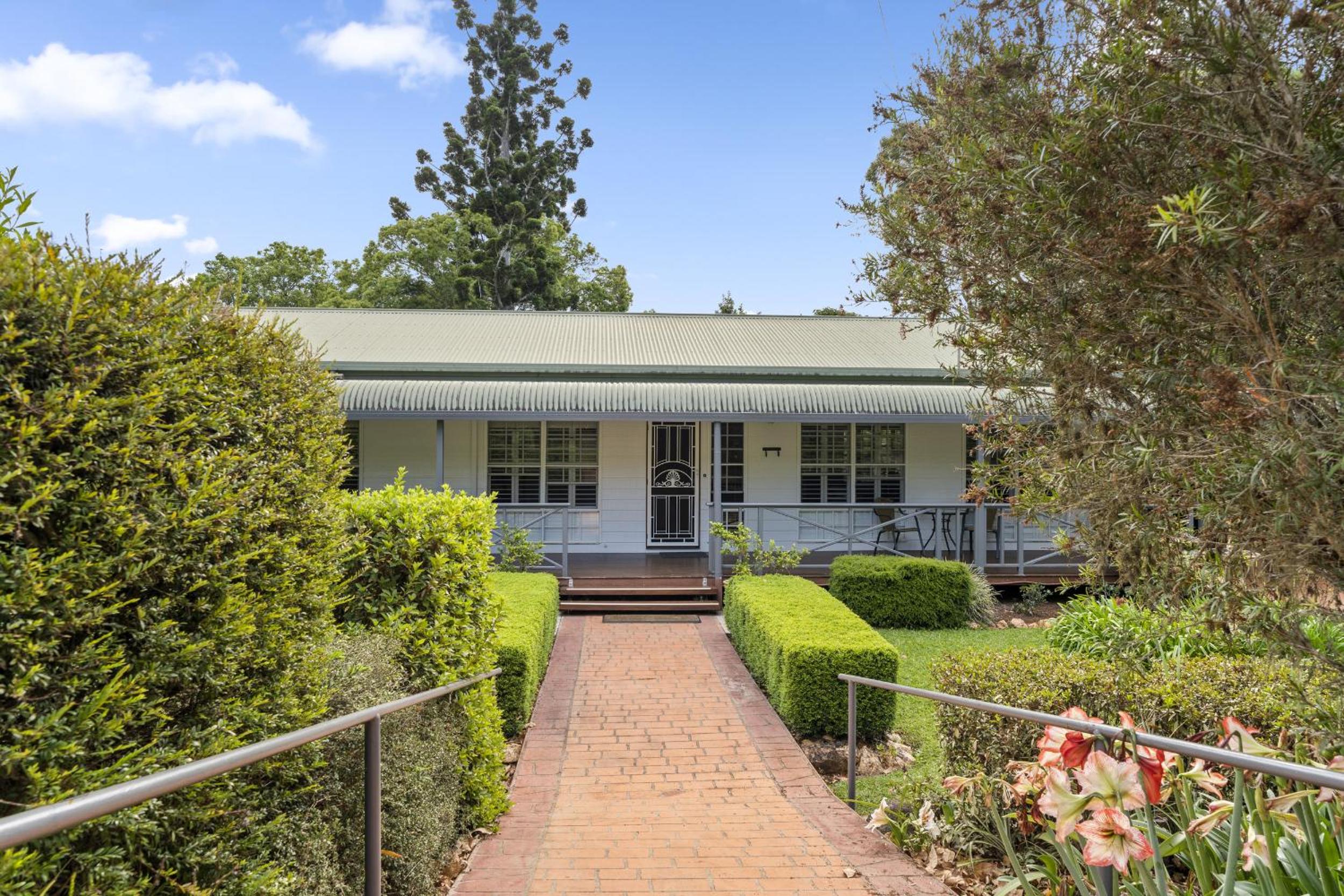Birds 'n' Bloom Cottages
