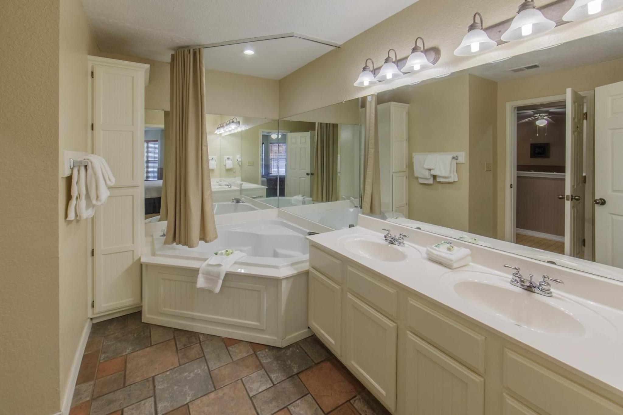 Flint Vacations - Holiday Inn Club Vacations Villages Resort at Lake Palestine - Property Image 25