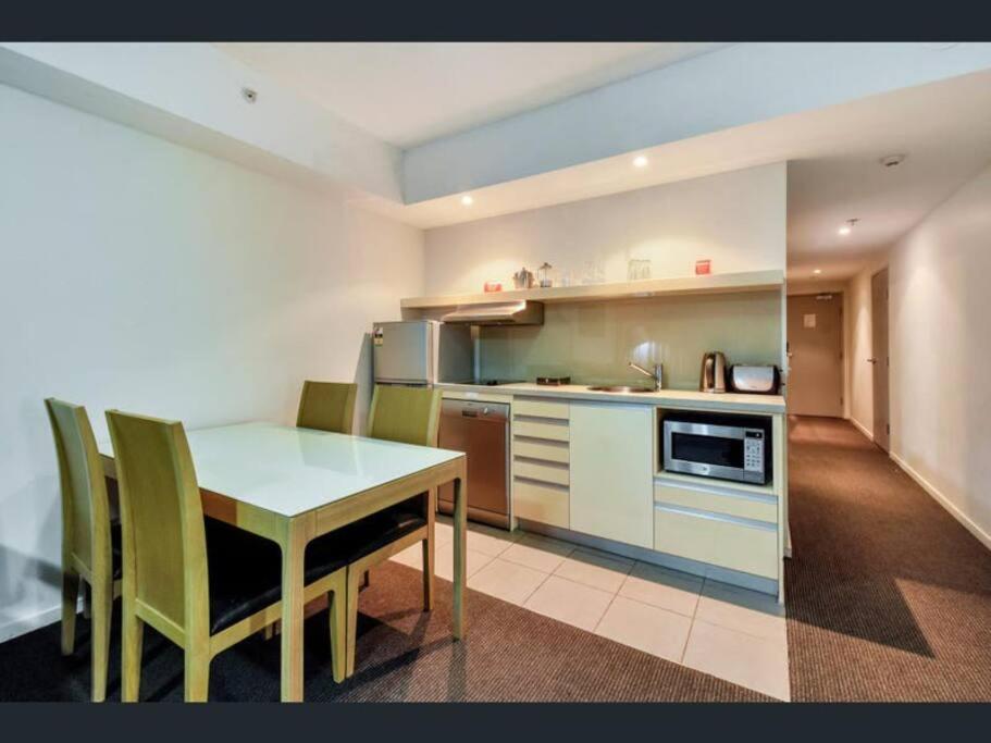 Pandanas Apt 3 (Darwin CBD, Harbour views)
