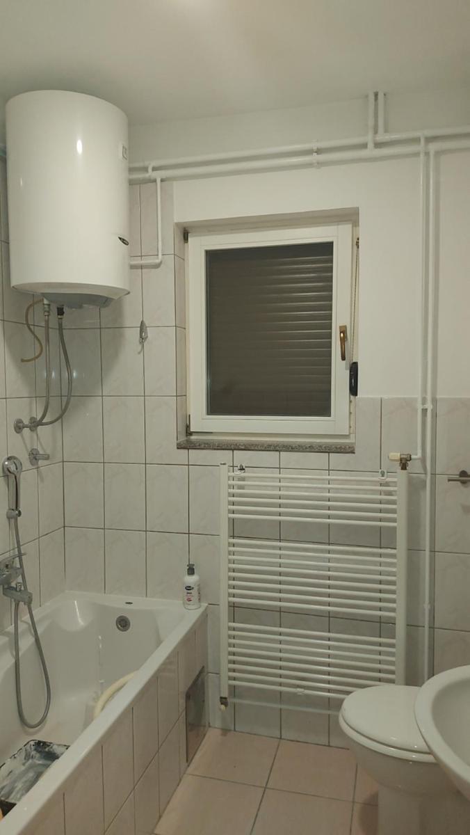 Idealna kuća za odmor, Pale