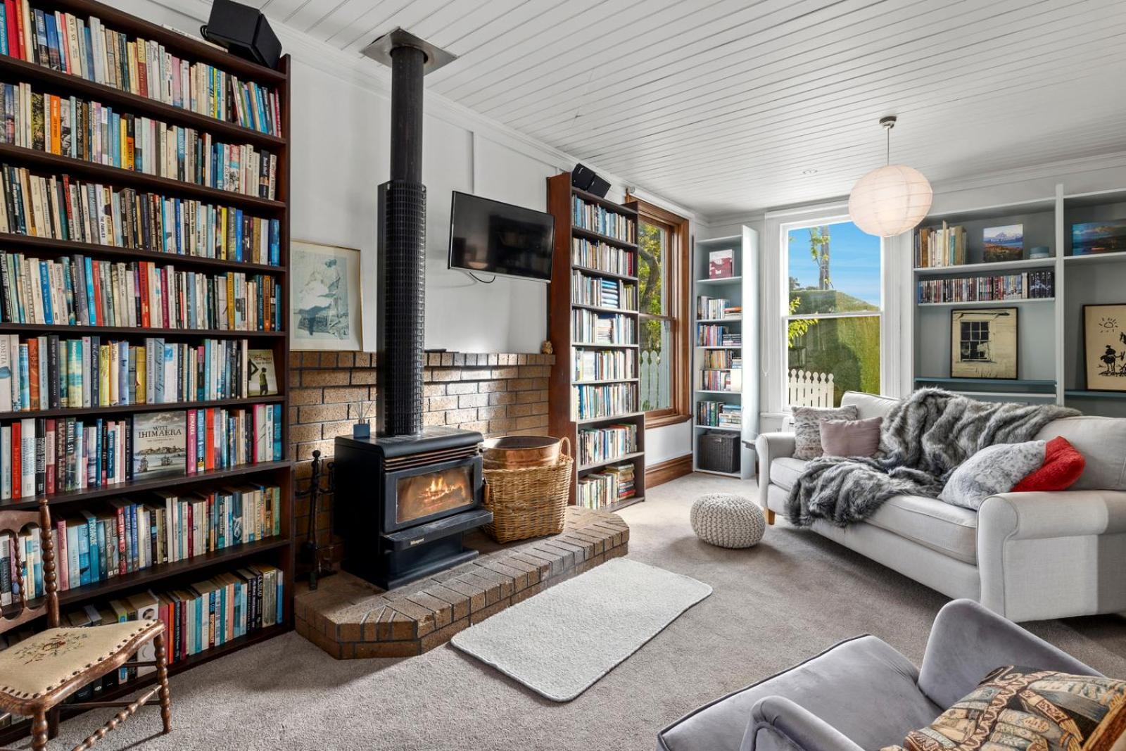 The Professor's Beach House - Brighton Home view 2