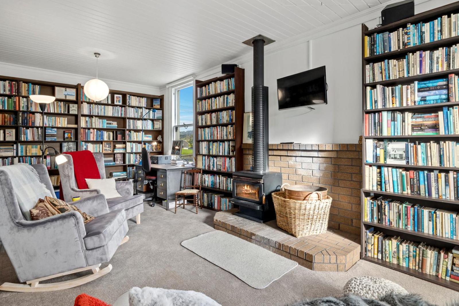 The Professor's Beach House - Brighton Home view 3