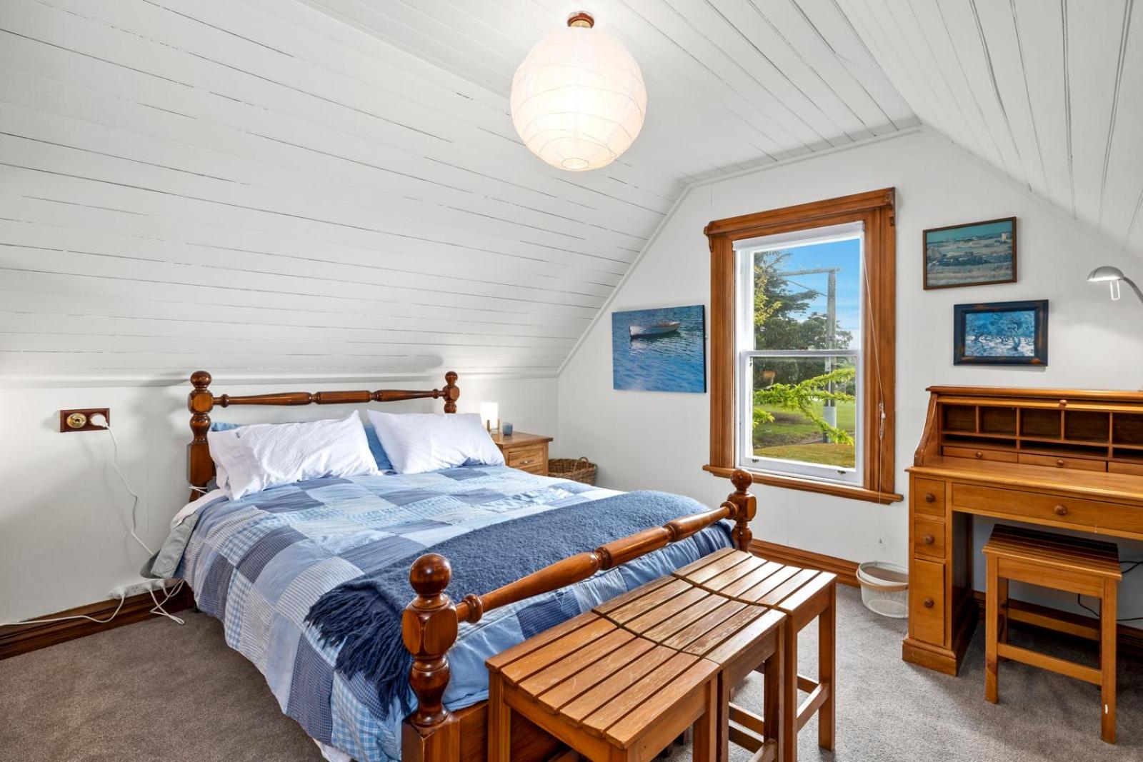 The Professor's Beach House - Brighton Home view 5