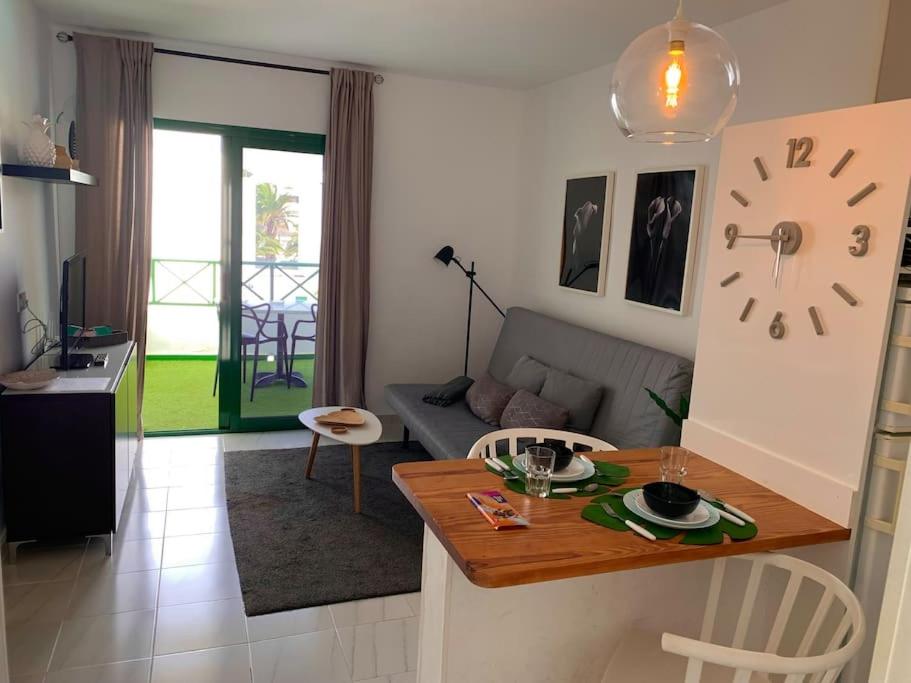 Coqueto apartamento ZUA con piscina