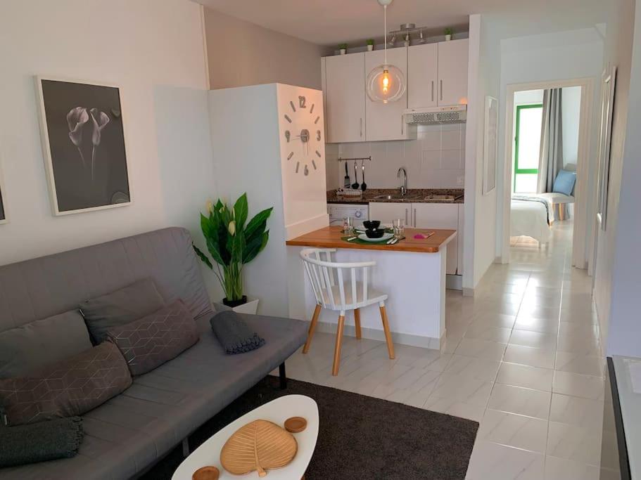 Coqueto apartamento ZUA con piscina