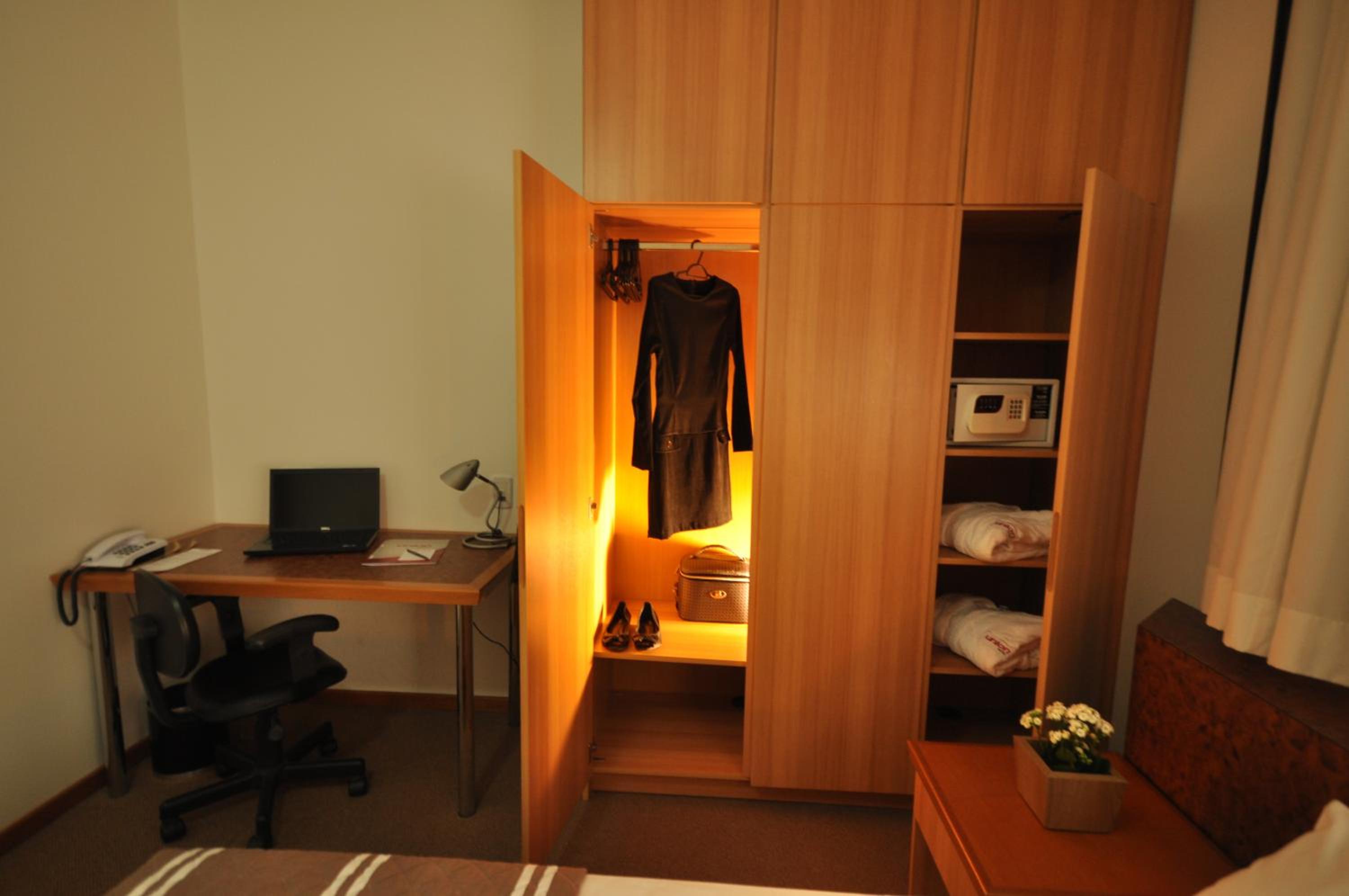Photo 33