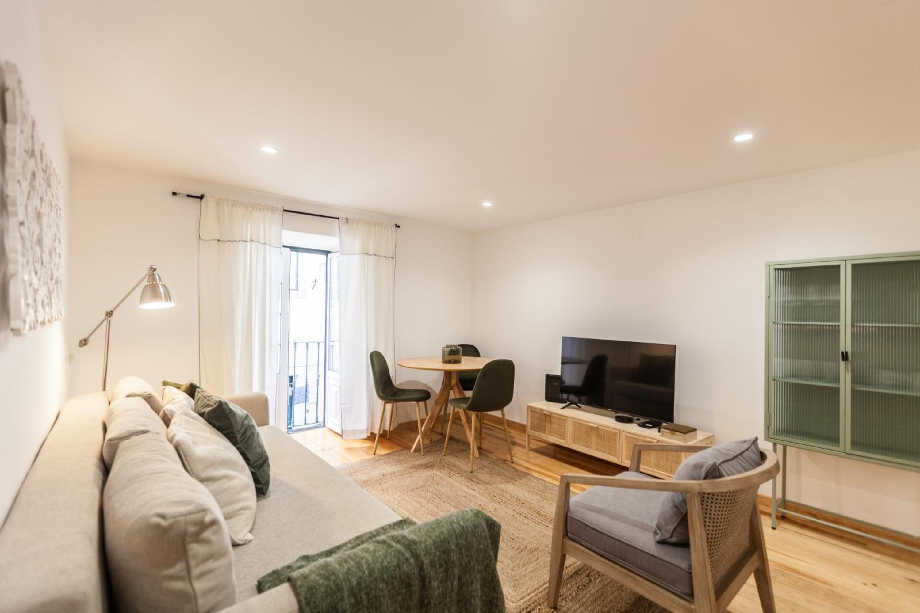 FLH Alfama Comfy Flat view 4