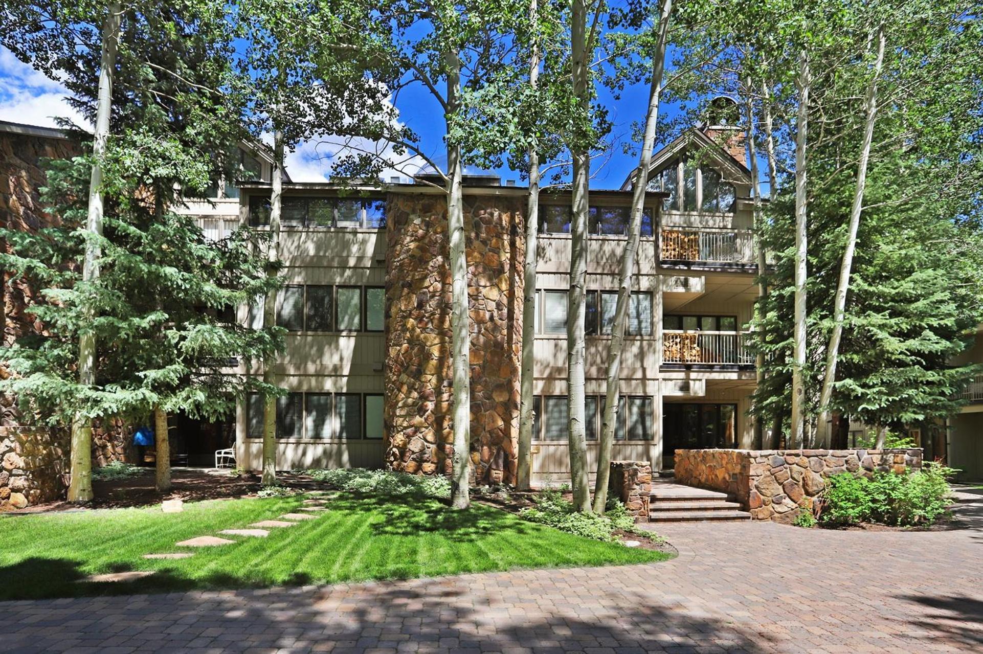 2721 Chateaux DMont Condo
