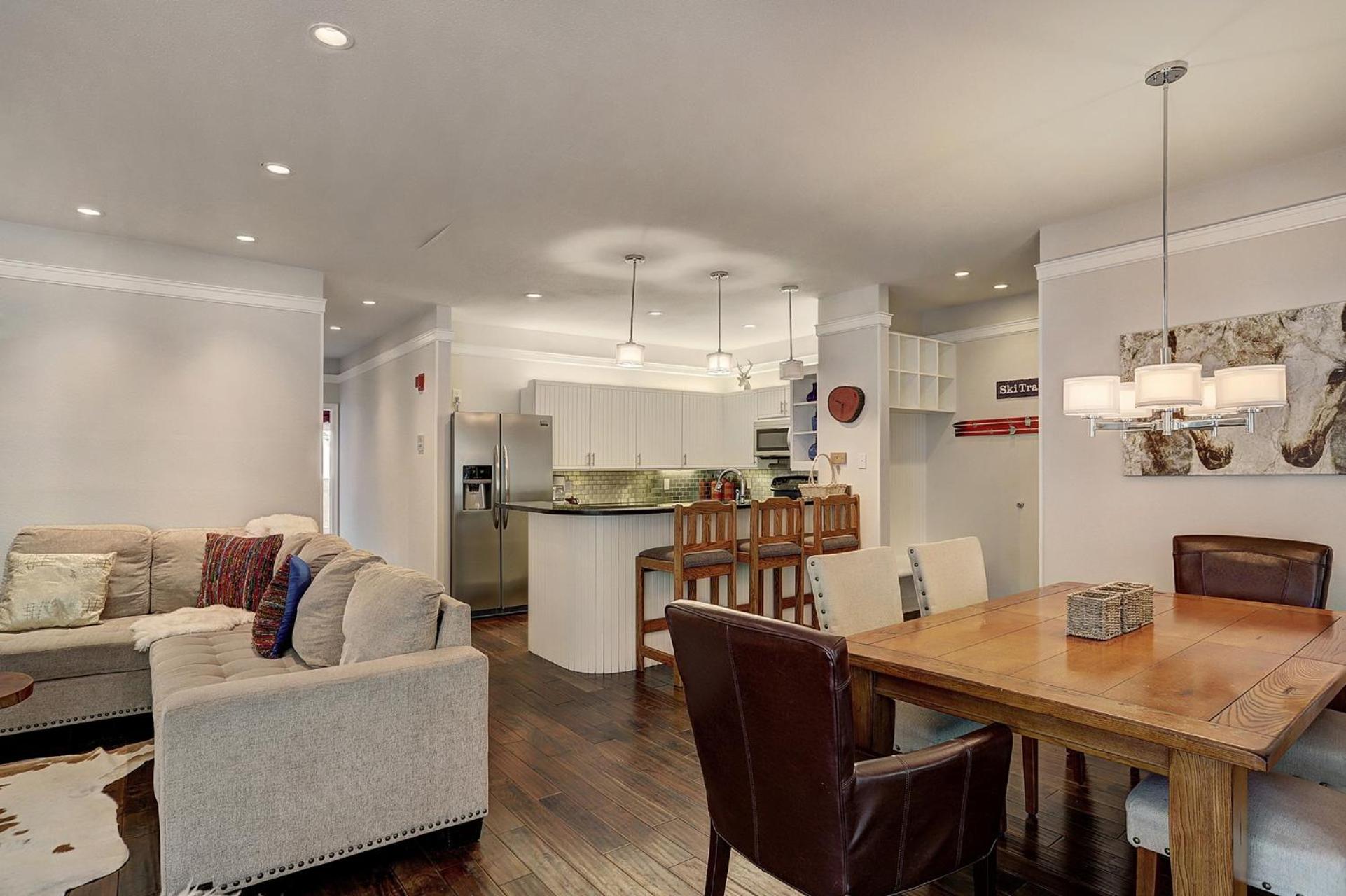2721 Chateaux DMont Condo