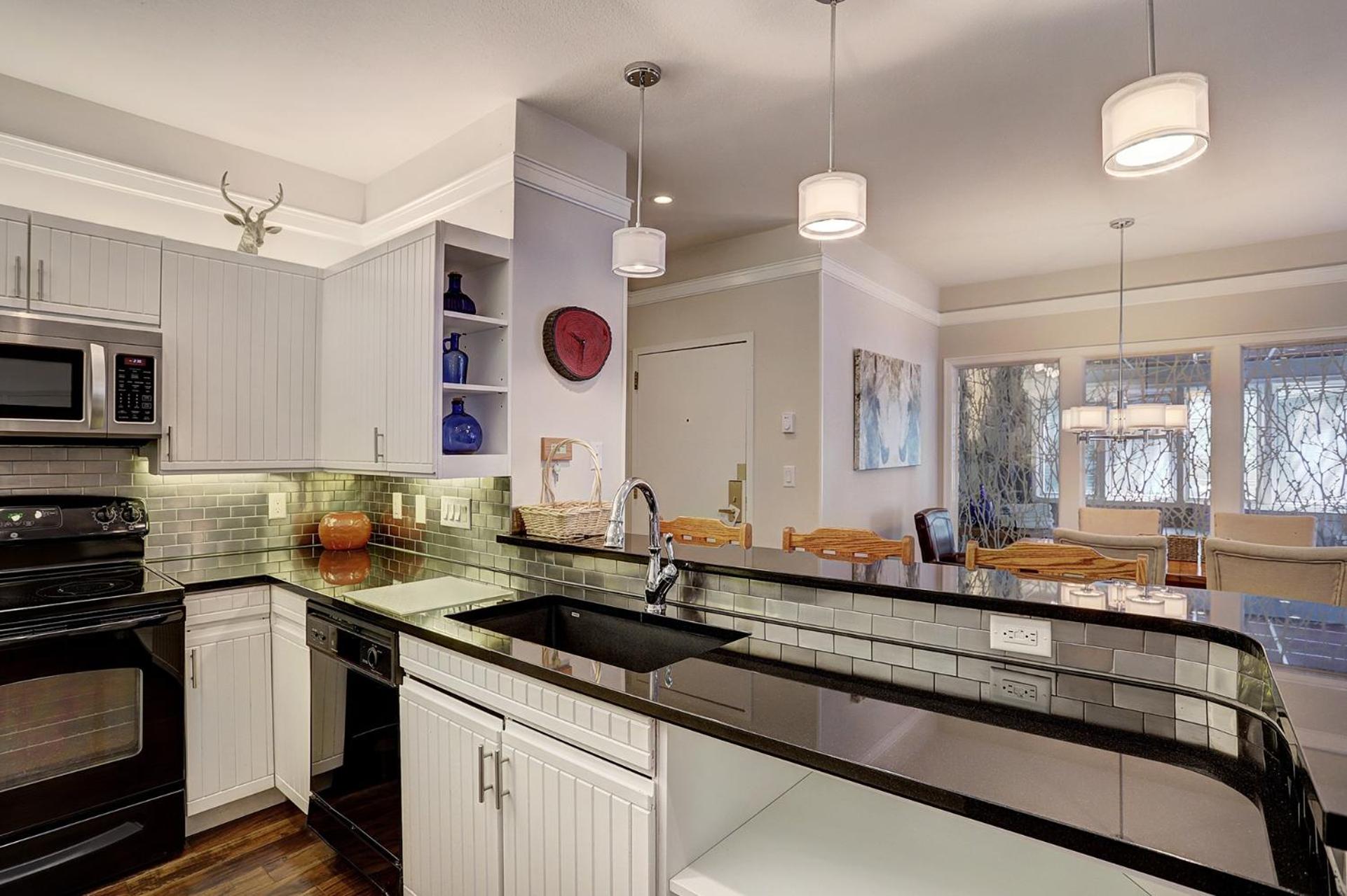 2721 Chateaux DMont Condo