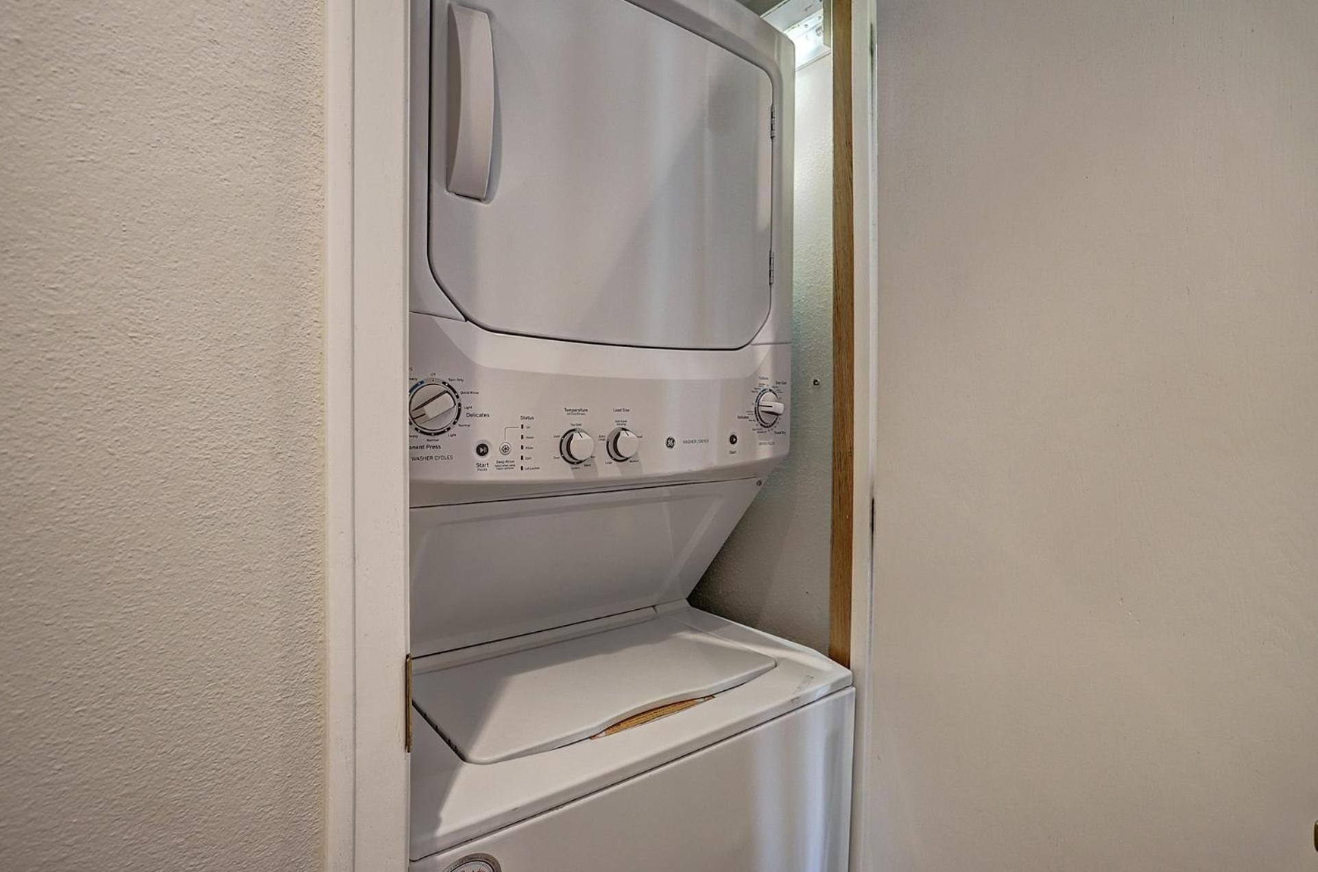 2721 Chateaux DMont Condo