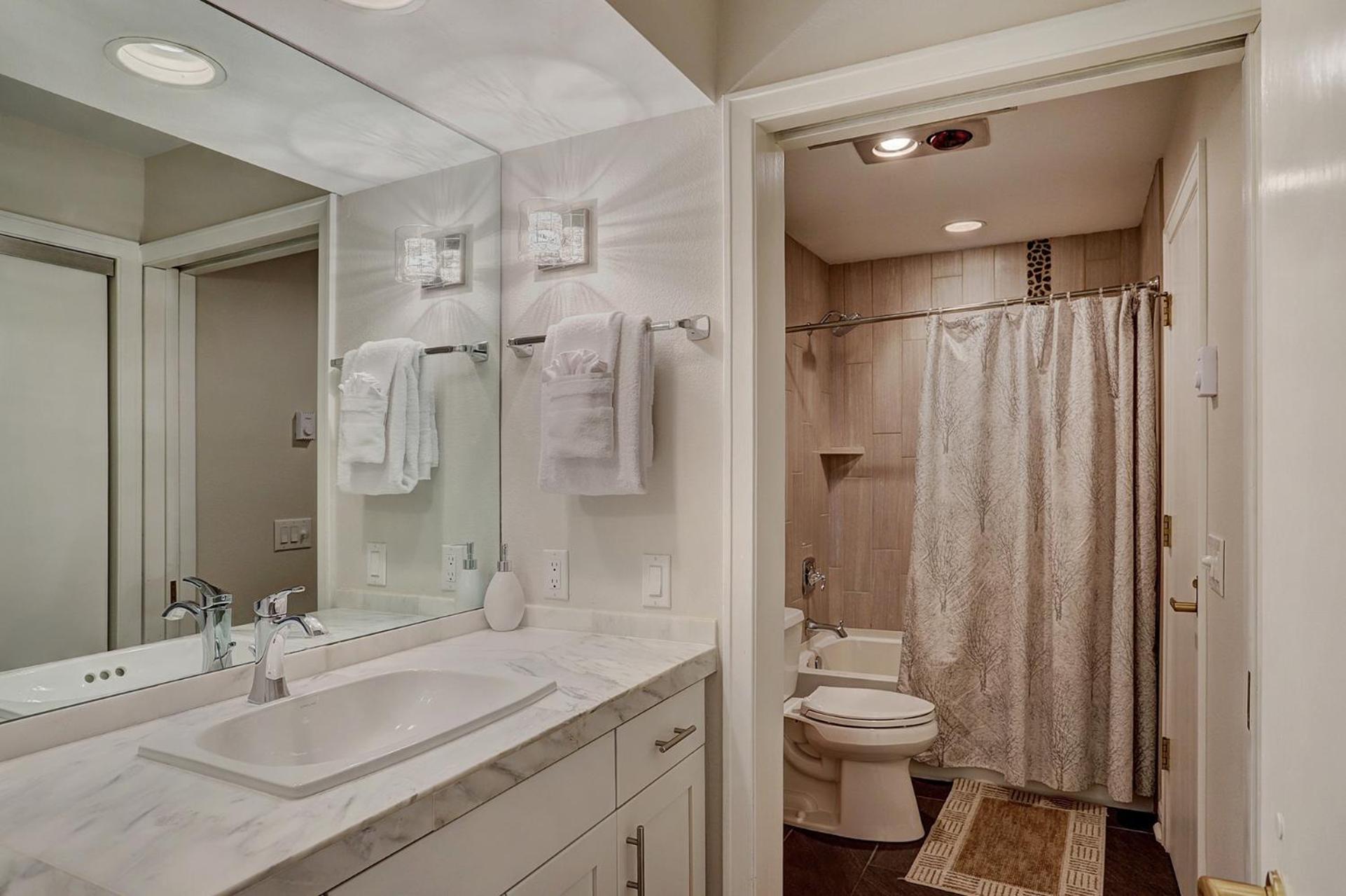 2721 Chateaux DMont Condo