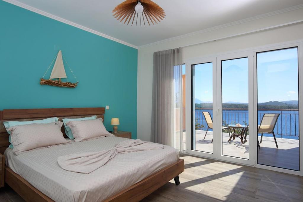 Villa Melias, luxurious villa with superb view of the islands, 400 m from the sea view 4