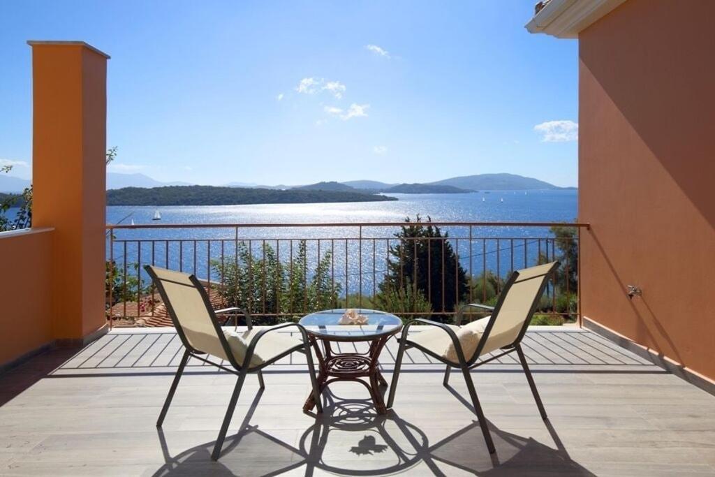 Villa Melias, luxurious villa with superb view of the islands, 400 m from the sea view 3