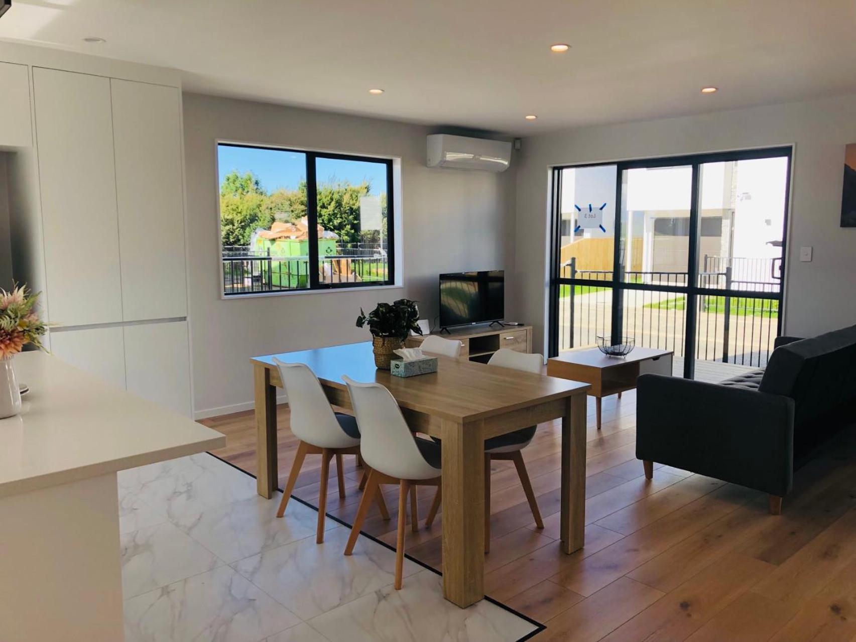 Modern & Luxurious Home 3 view 4