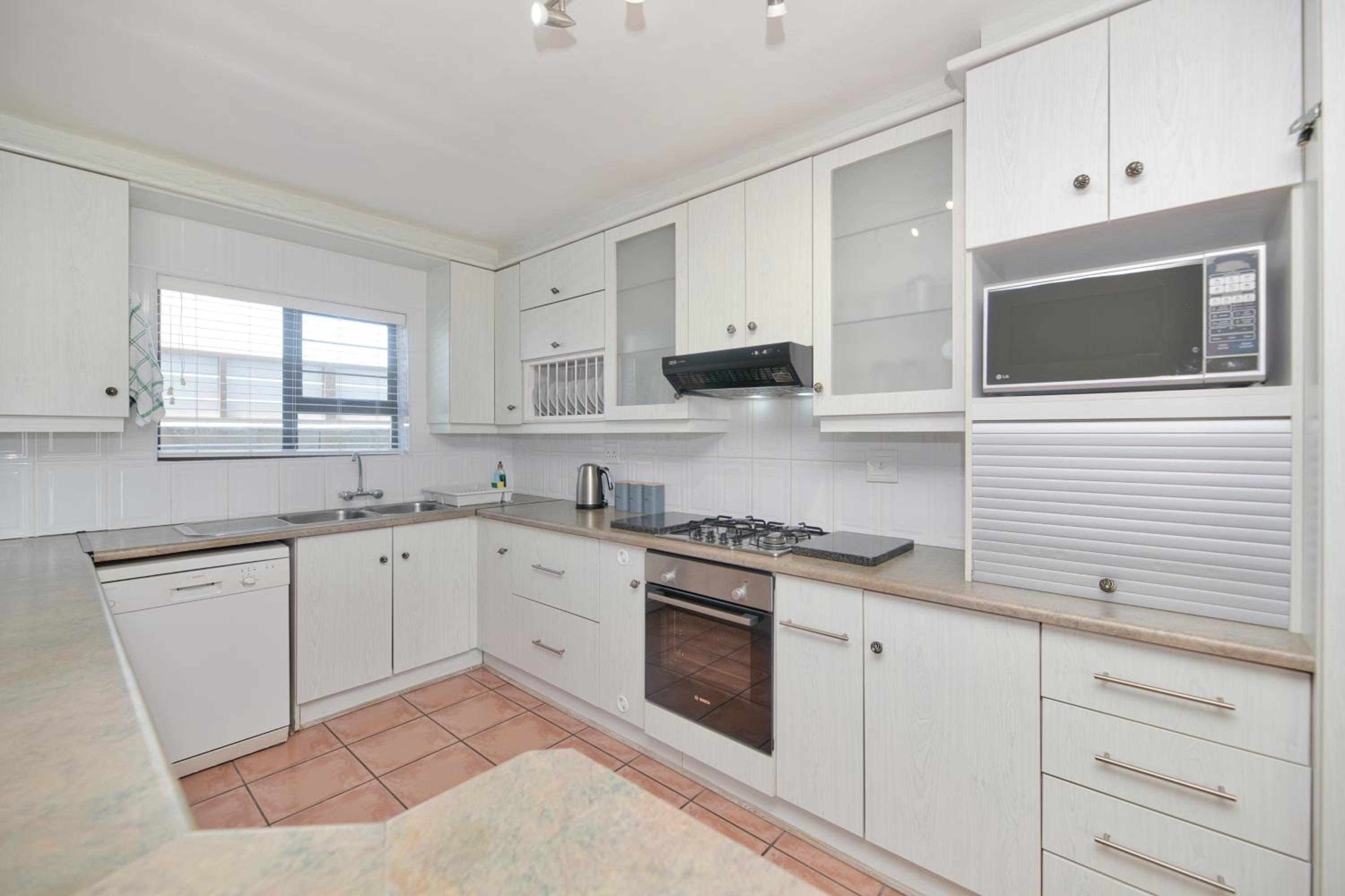 Struisbaai Holiday Home view 4