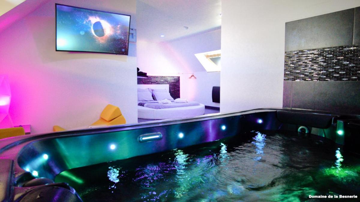 Hotel Domaine de la Besnerie Suites avec SPA Privatif à 10 min du Mont St Michel - Image 1